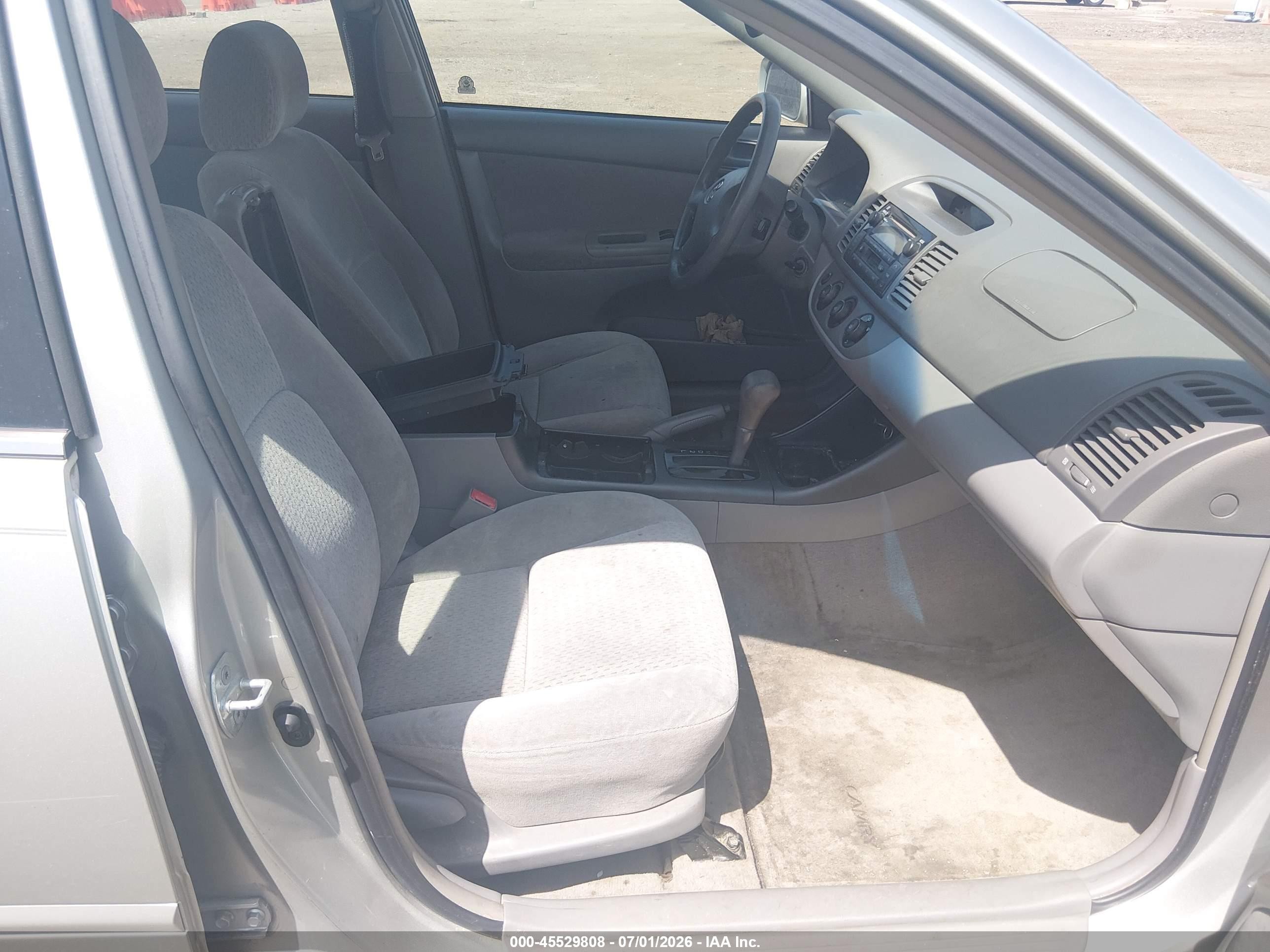 2002 Toyota Camry Le Silver vin: 4T1BE32K72U521931