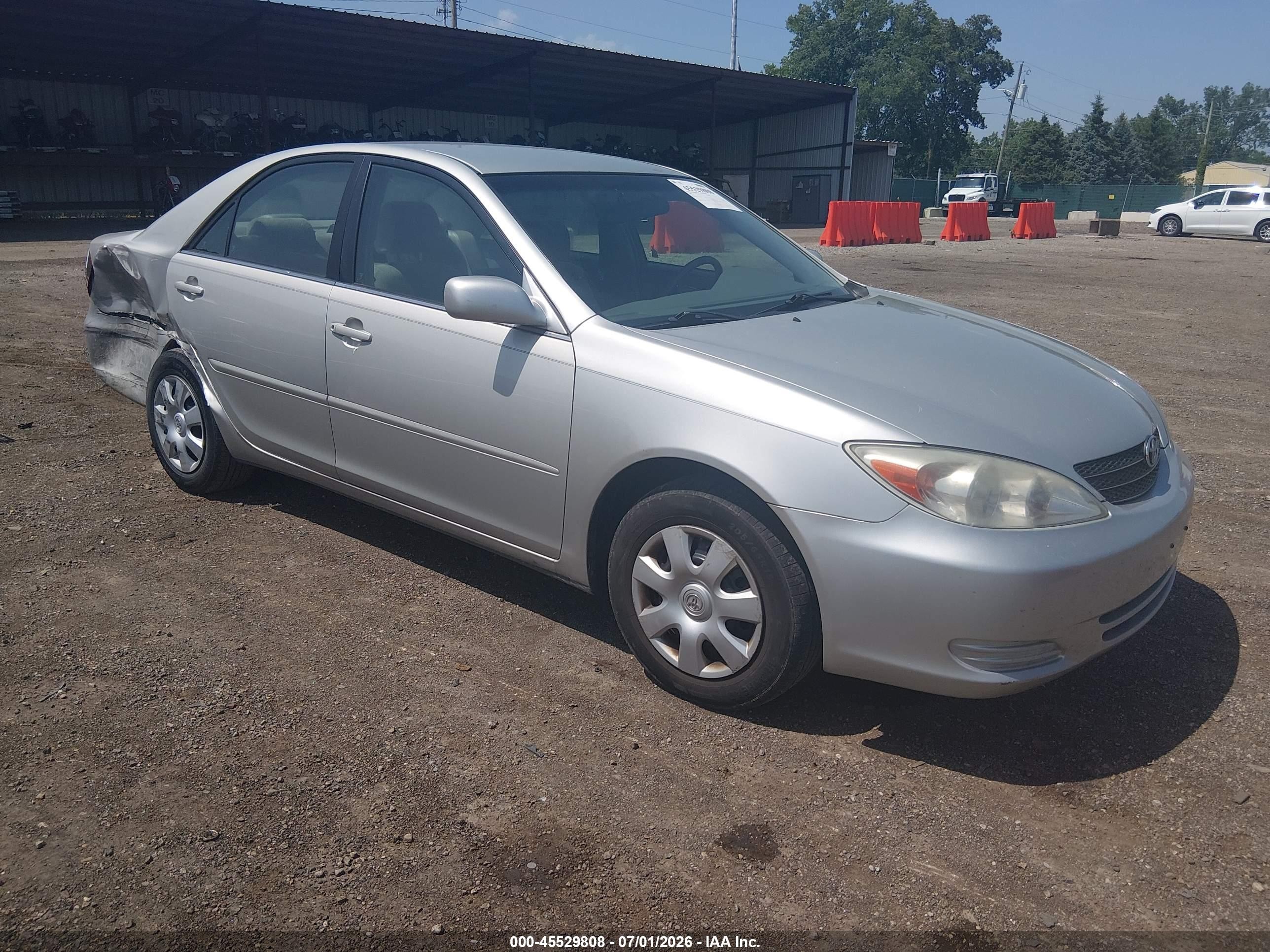 2002 Toyota Camry Le Silver vin: 4T1BE32K72U521931