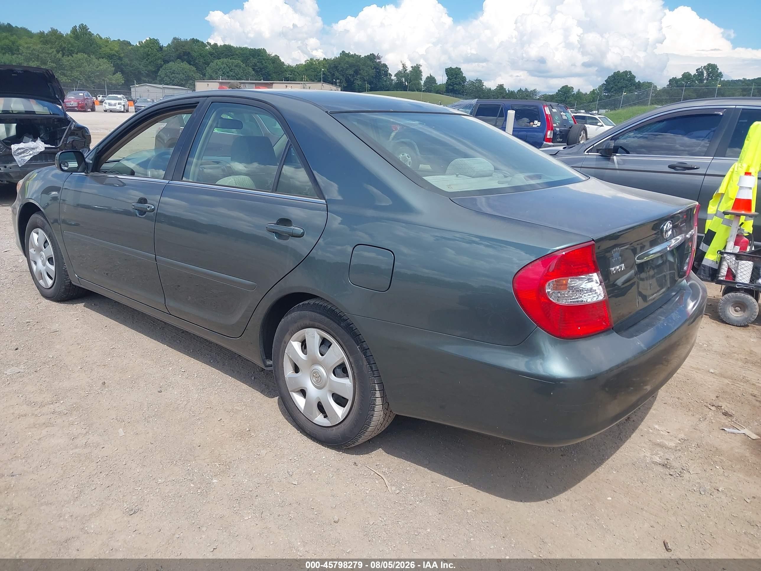 2002 Toyota Camry Le Green vin: 4T1BE32K72U542259