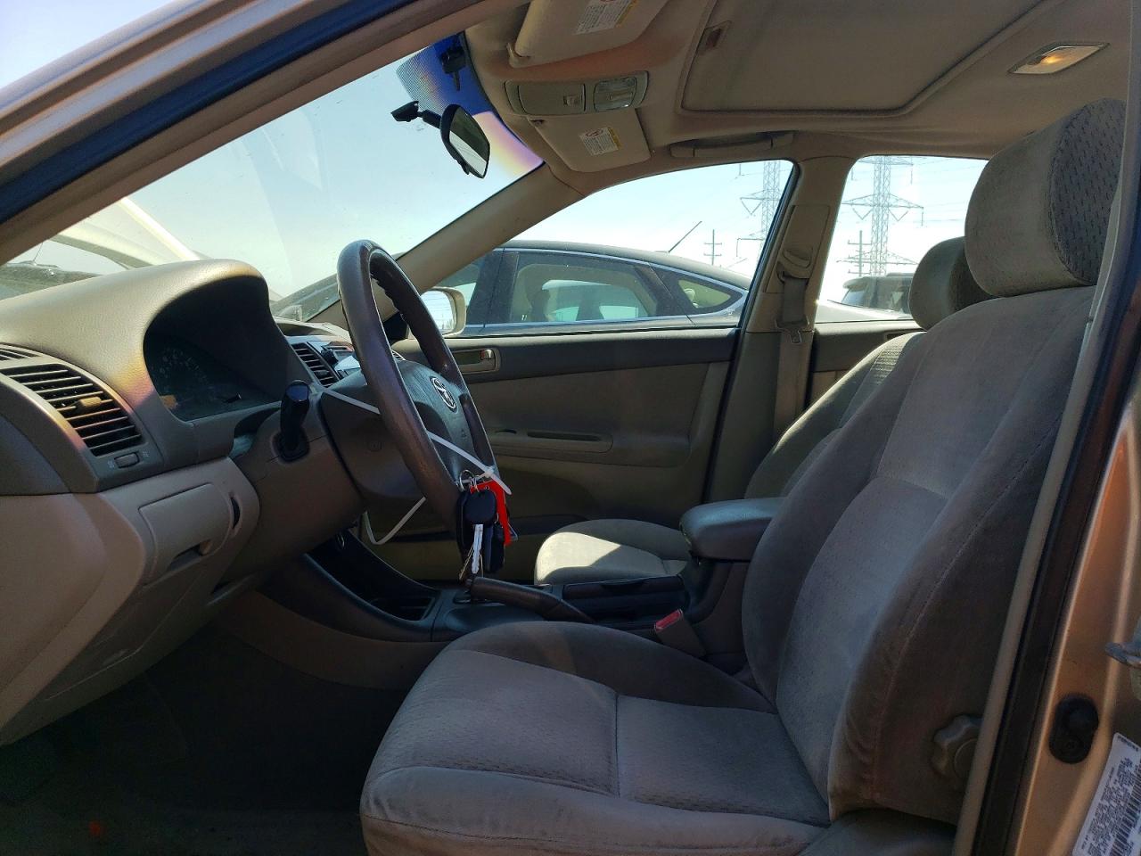 2002 Toyota Camry Le Tan vin: 4T1BE32K72U569638