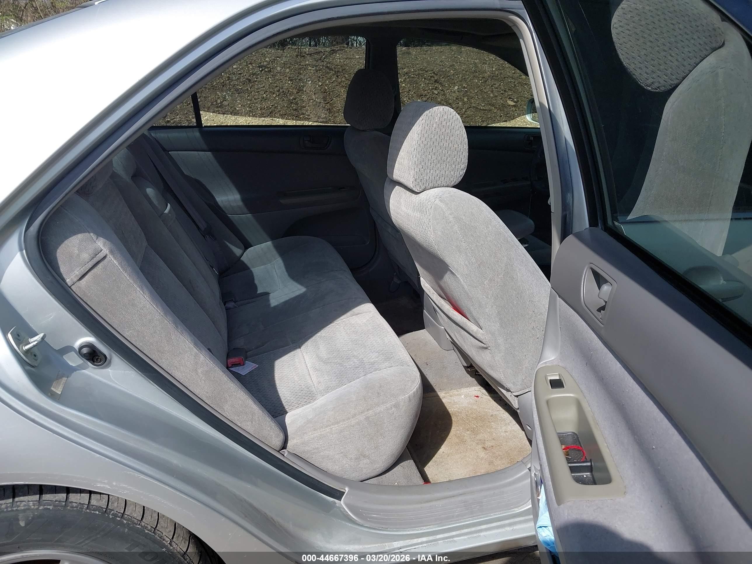 2002 Toyota Camry Le Silver vin: 4T1BE32K72U580218