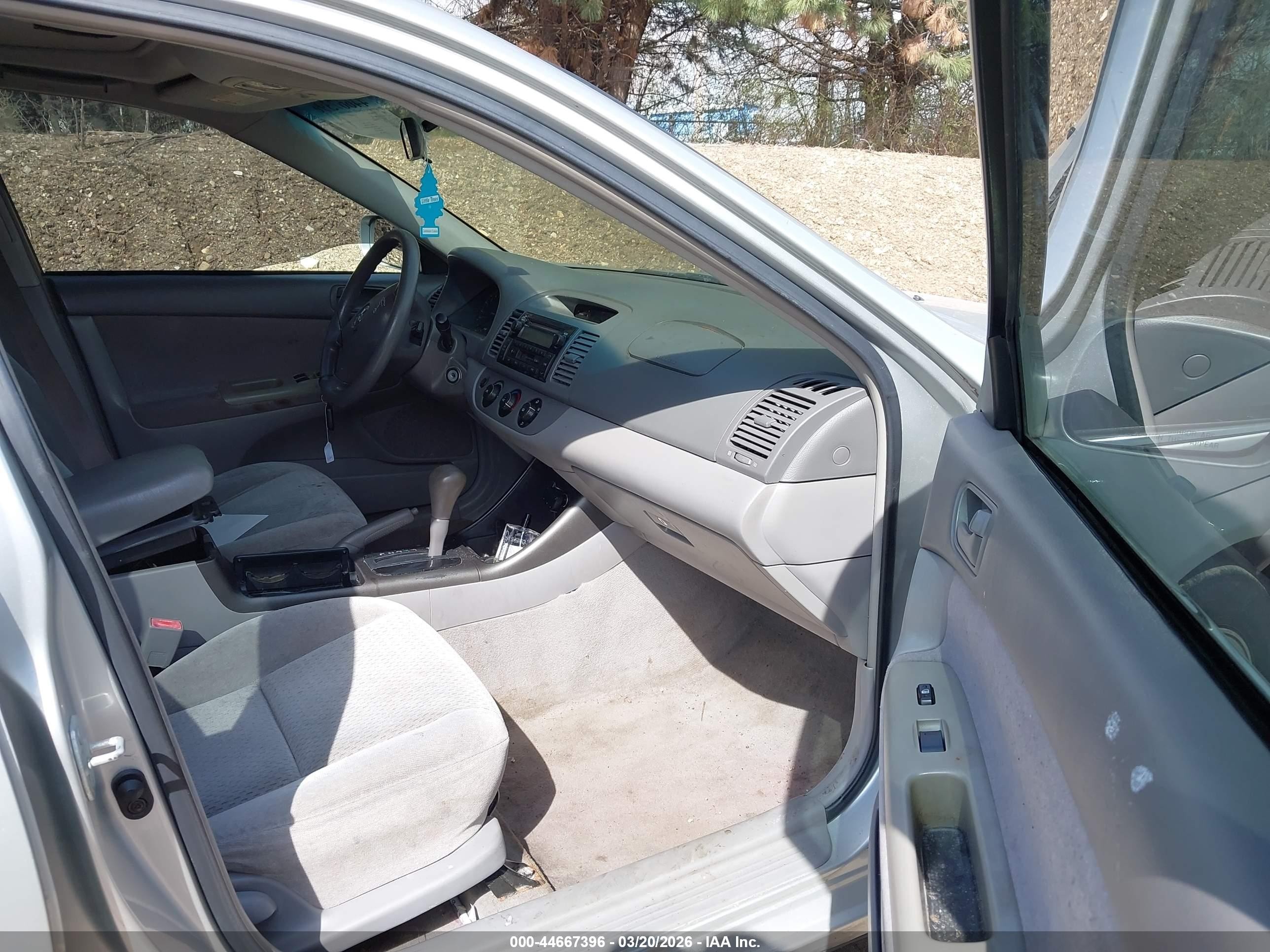 2002 Toyota Camry Le Silver vin: 4T1BE32K72U580218