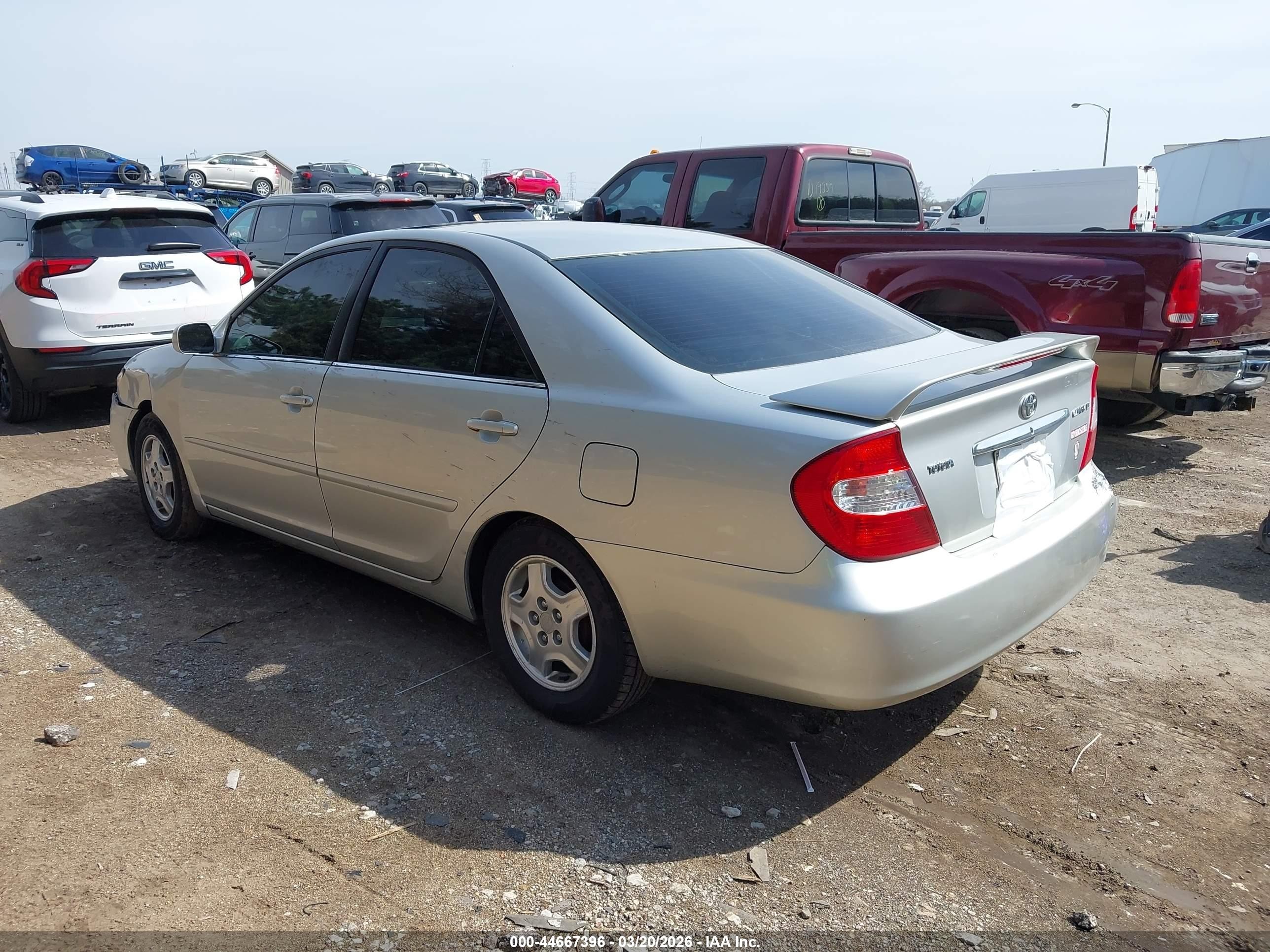 2002 Toyota Camry Le Silver vin: 4T1BE32K72U580218
