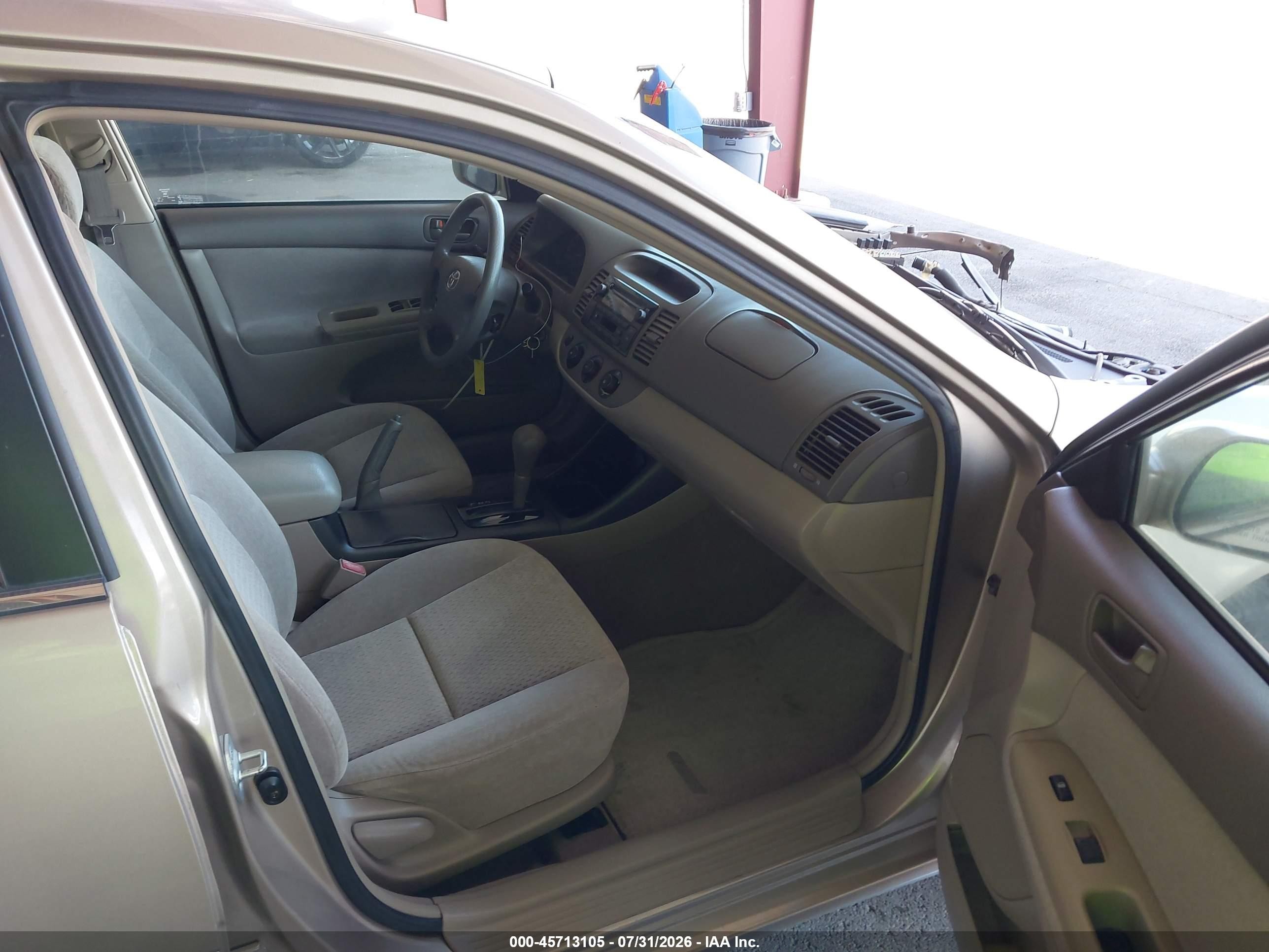 2003 Toyota Camry Le Gold vin: 4T1BE32K73U153588