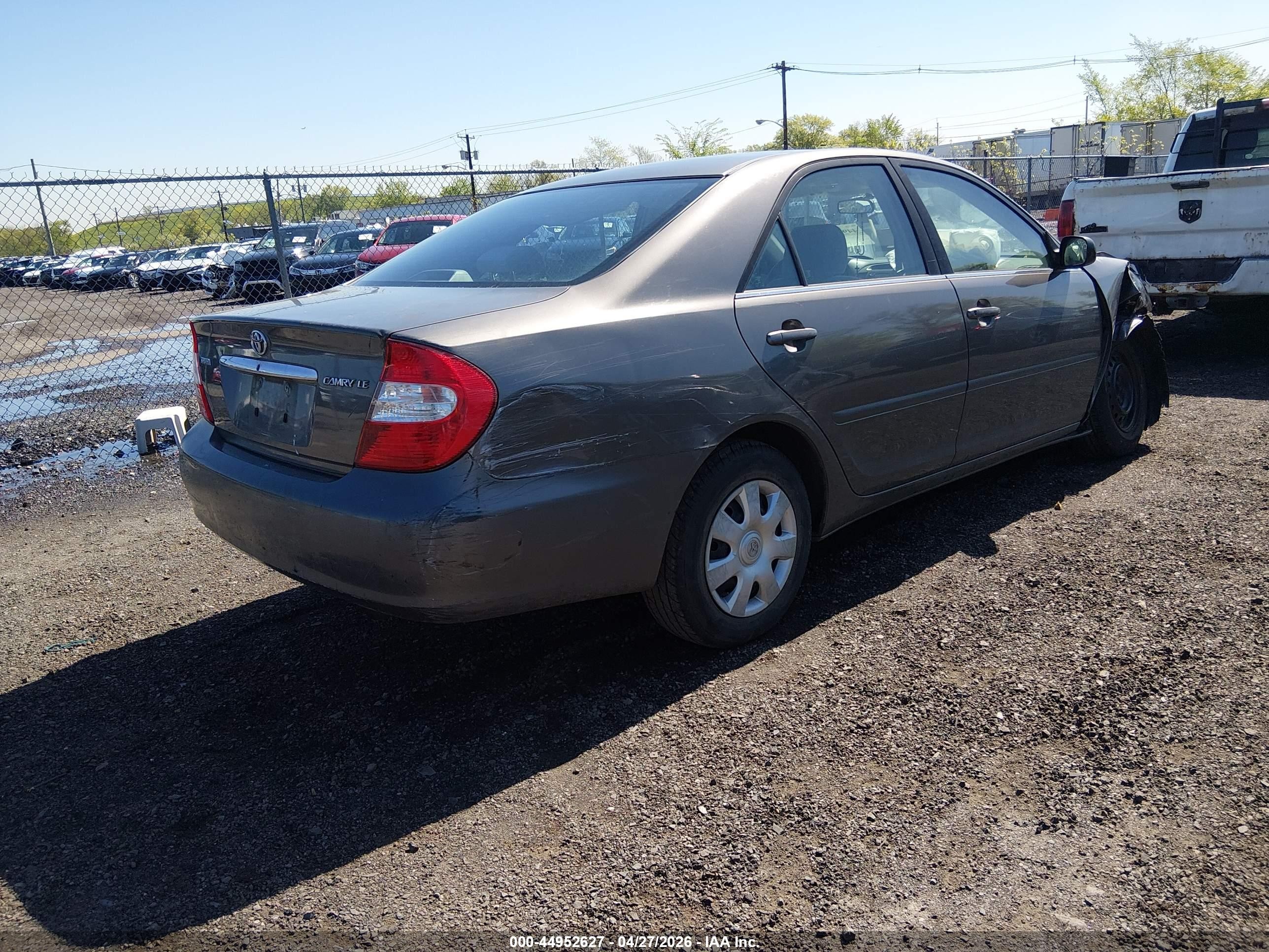 2003 Toyota Camry Le Brown vin: 4T1BE32K73U652567