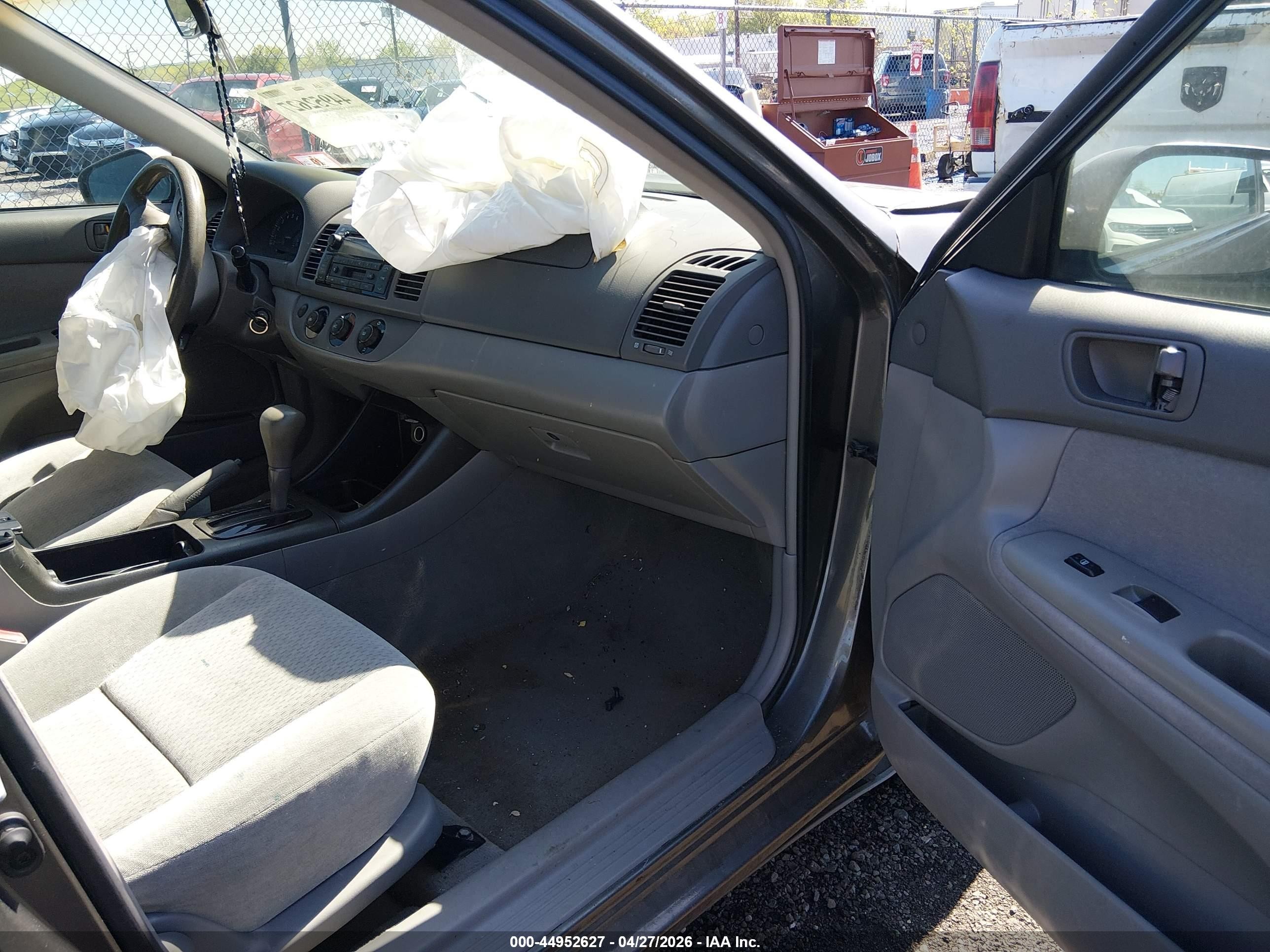 2003 Toyota Camry Le Brown vin: 4T1BE32K73U652567