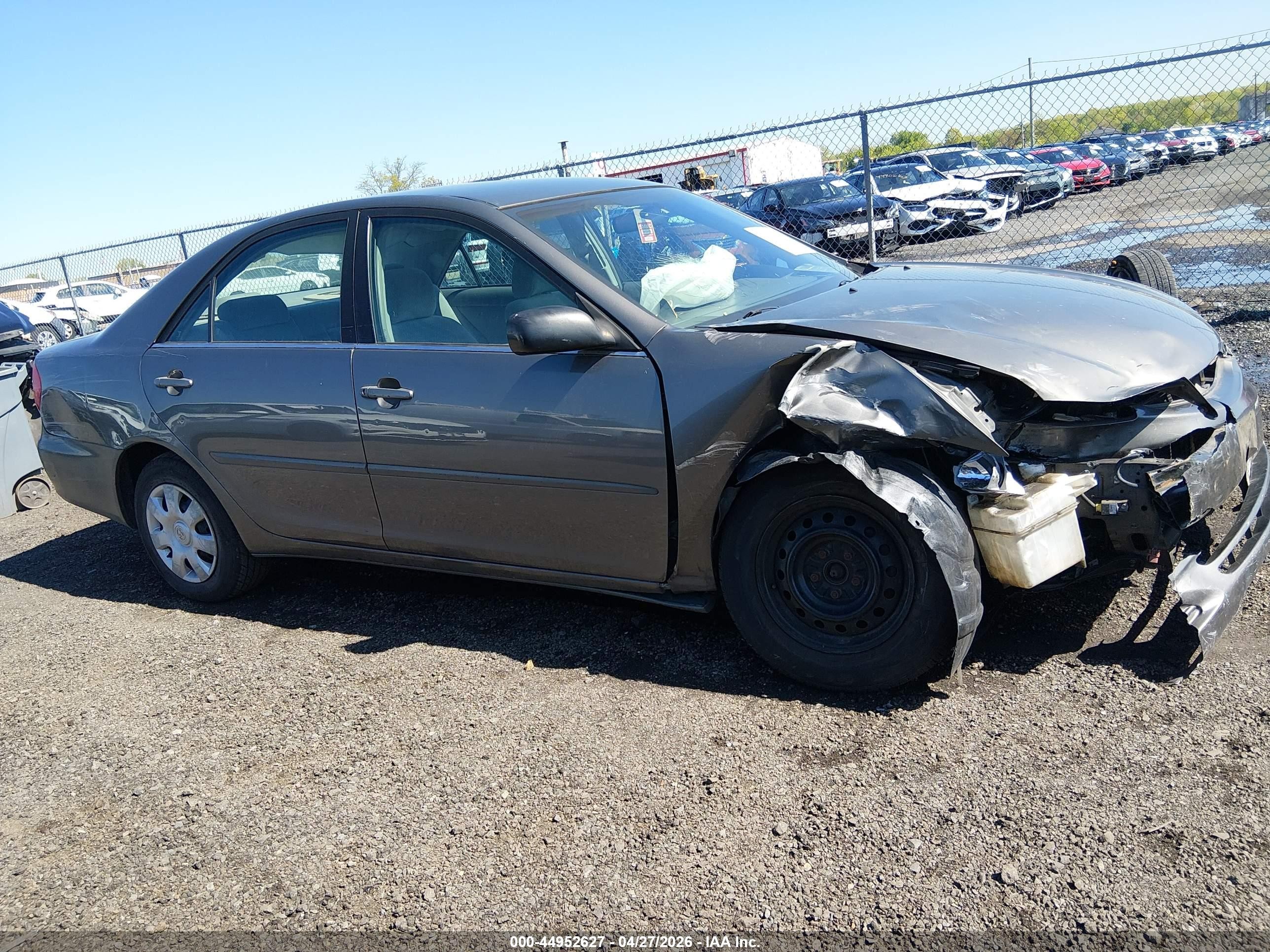 2003 Toyota Camry Le Brown vin: 4T1BE32K73U652567