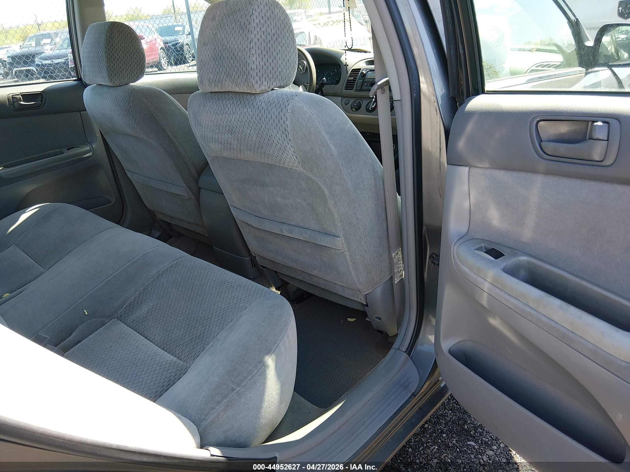 2003 Toyota Camry Le Brown vin: 4T1BE32K73U652567