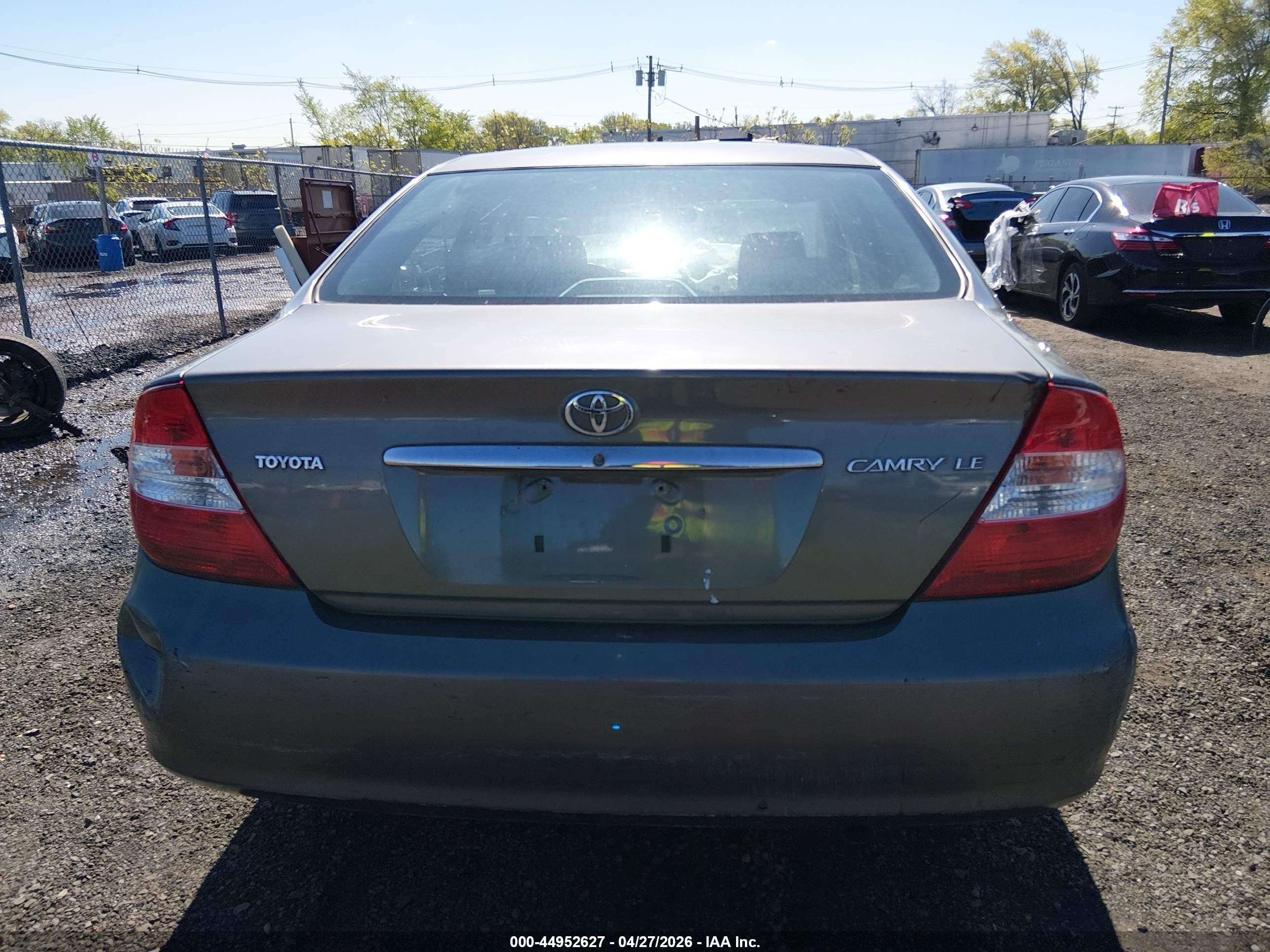 2003 Toyota Camry Le Brown vin: 4T1BE32K73U652567