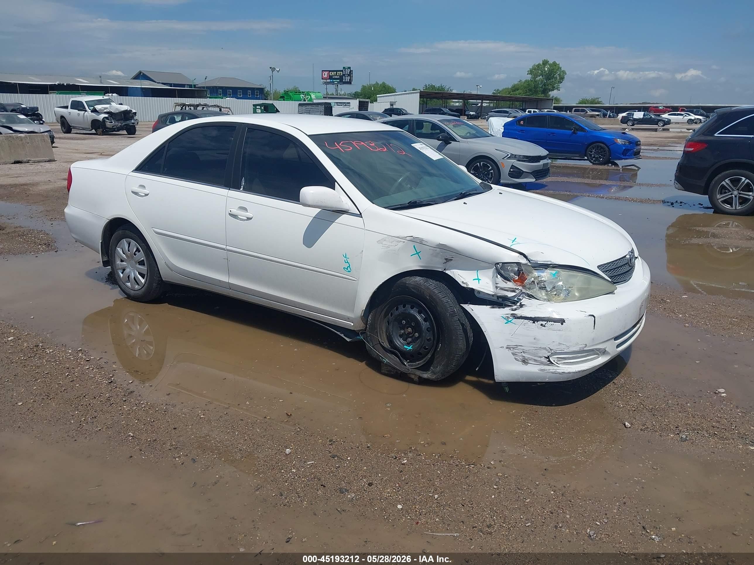 2004 Toyota Camry Le Белый vin: 4T1BE32K74U271271