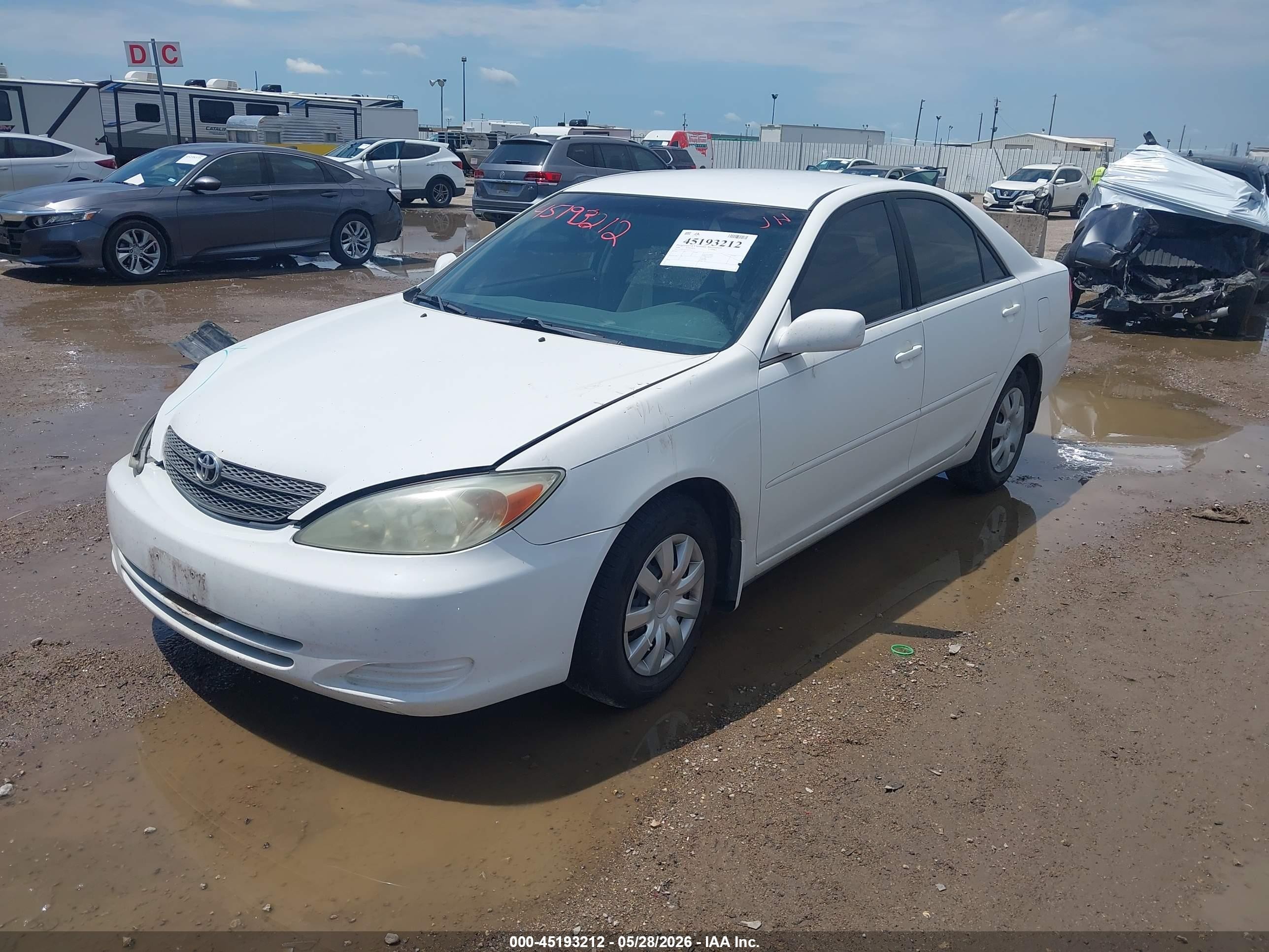 2004 Toyota Camry Le White vin: 4T1BE32K74U271271