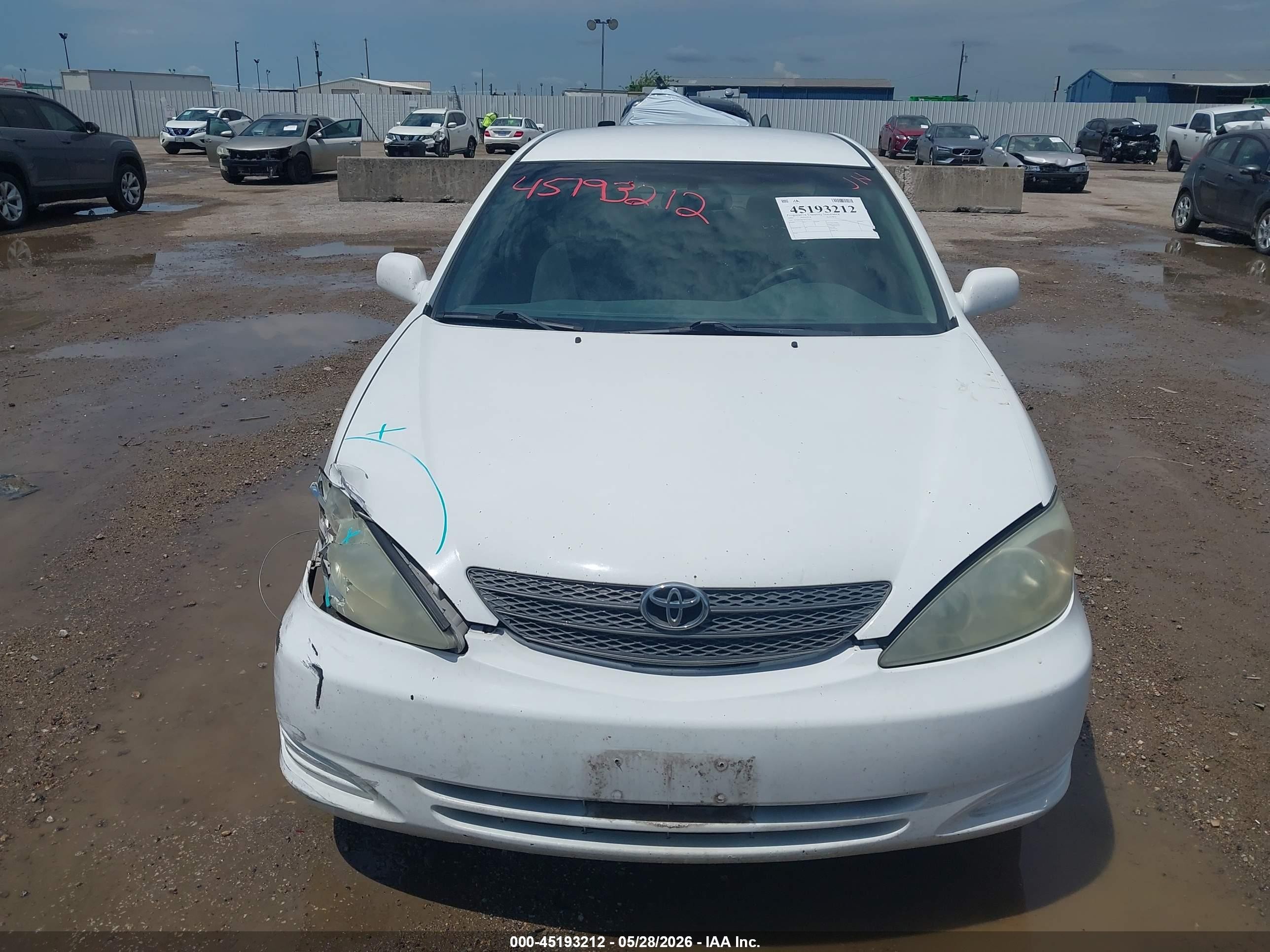 2004 Toyota Camry Le White vin: 4T1BE32K74U271271