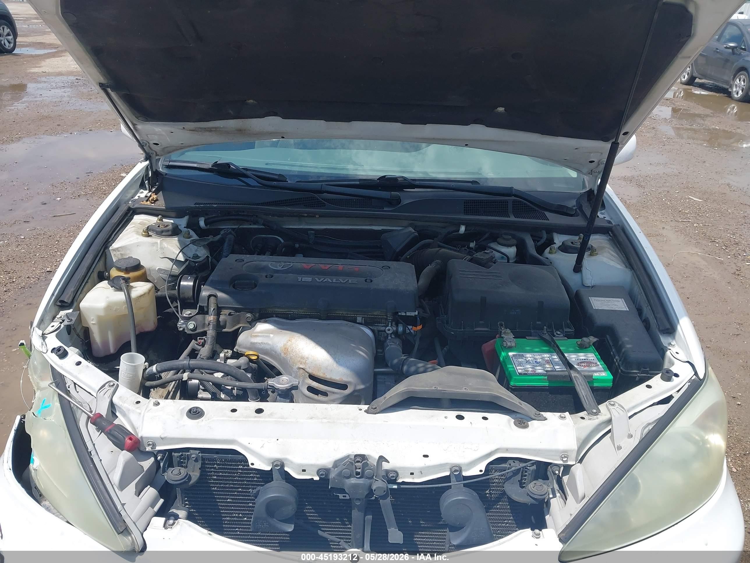 2004 Toyota Camry Le White vin: 4T1BE32K74U271271