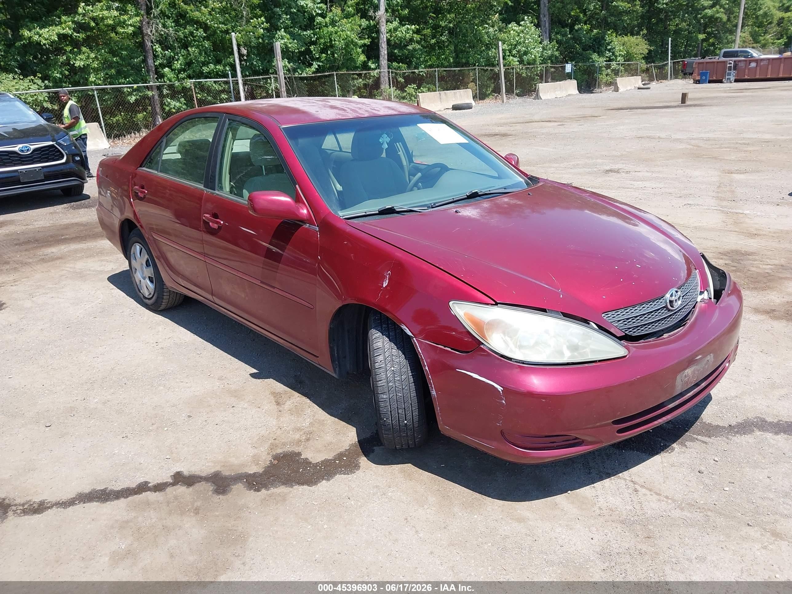2004 Toyota Camry Le Red vin: 4T1BE32K74U281895