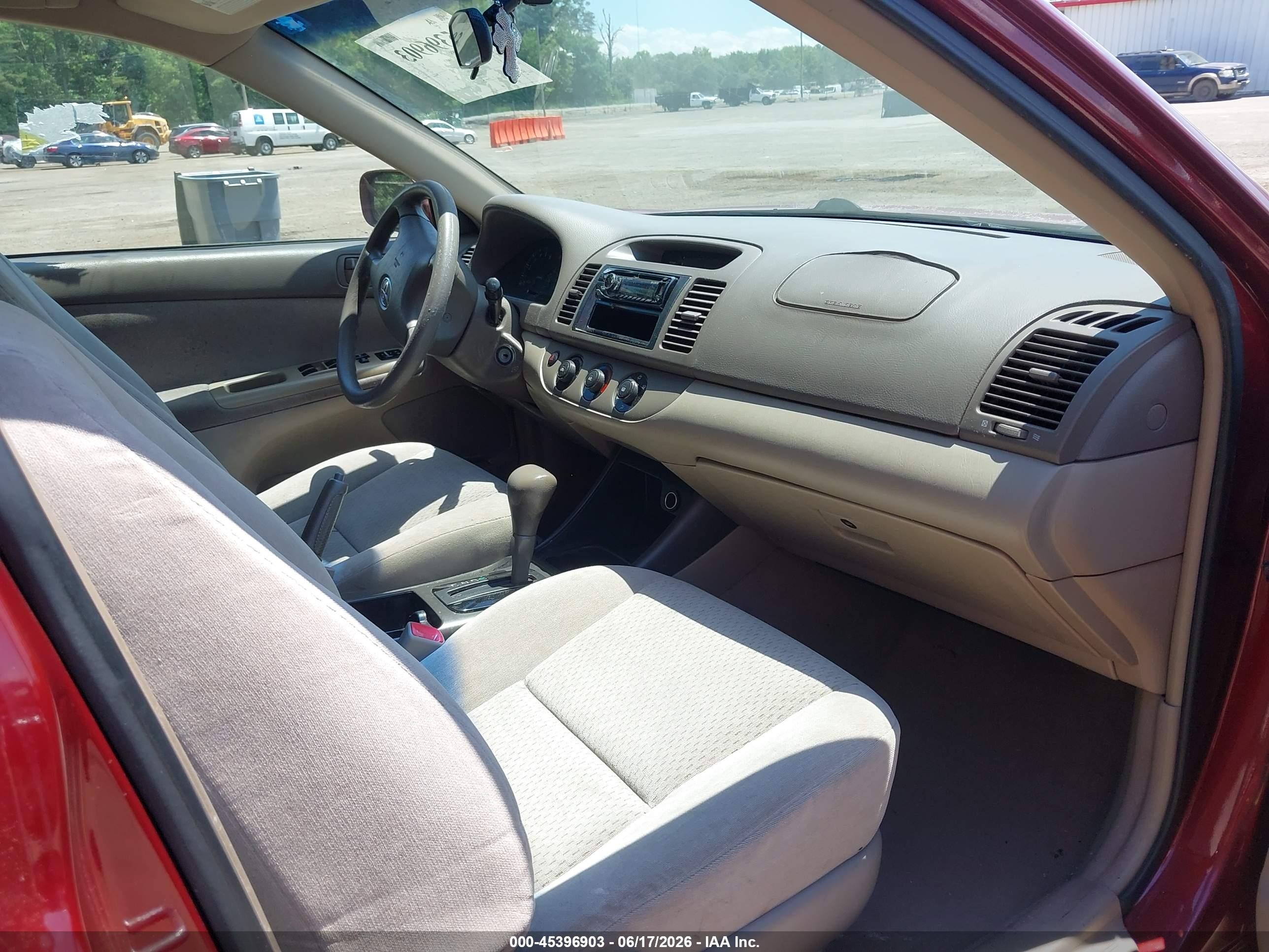 2004 Toyota Camry Le Red vin: 4T1BE32K74U281895