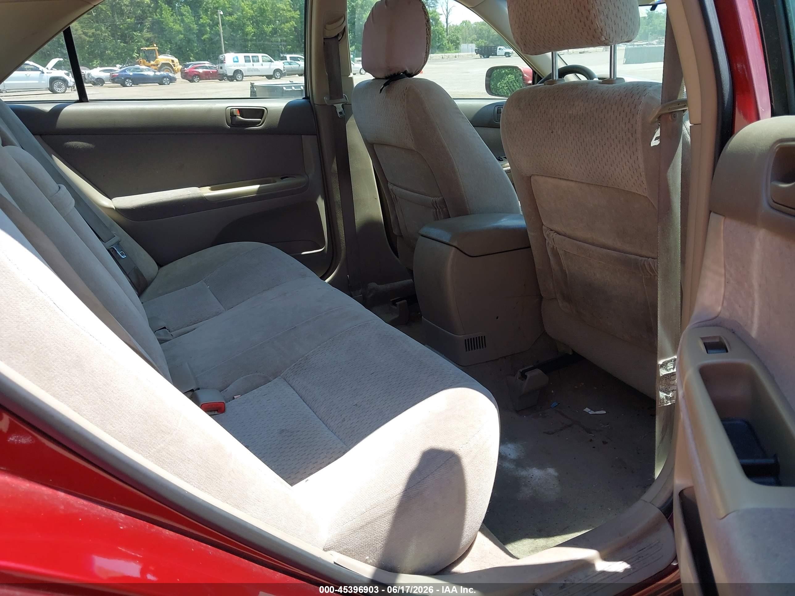 2004 Toyota Camry Le Red vin: 4T1BE32K74U281895