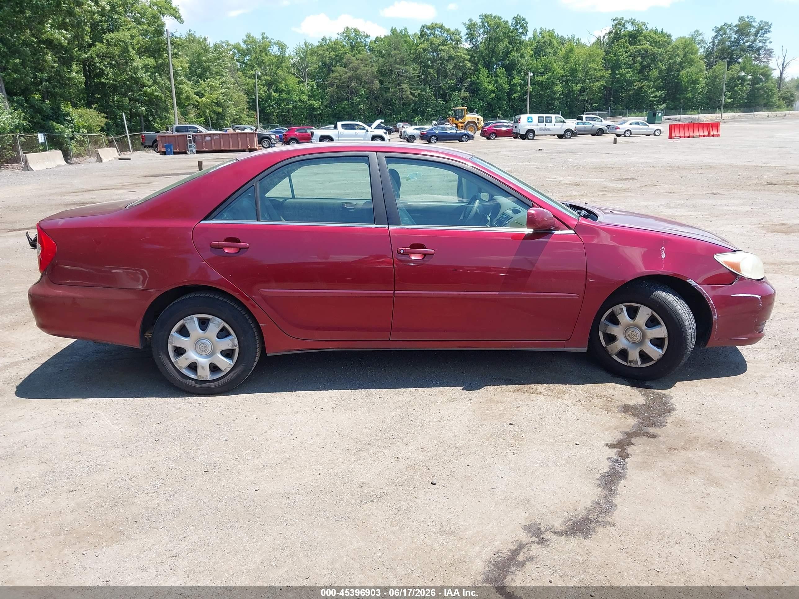 2004 Toyota Camry Le Red vin: 4T1BE32K74U281895