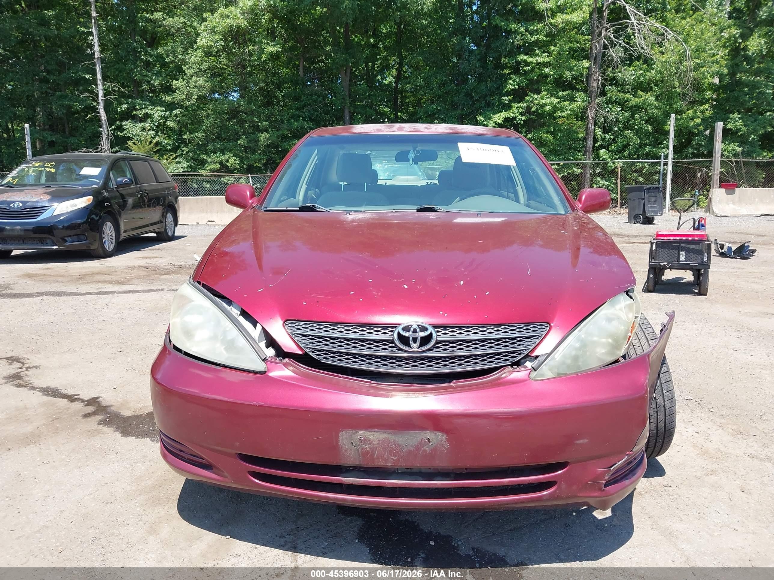 2004 Toyota Camry Le Red vin: 4T1BE32K74U281895