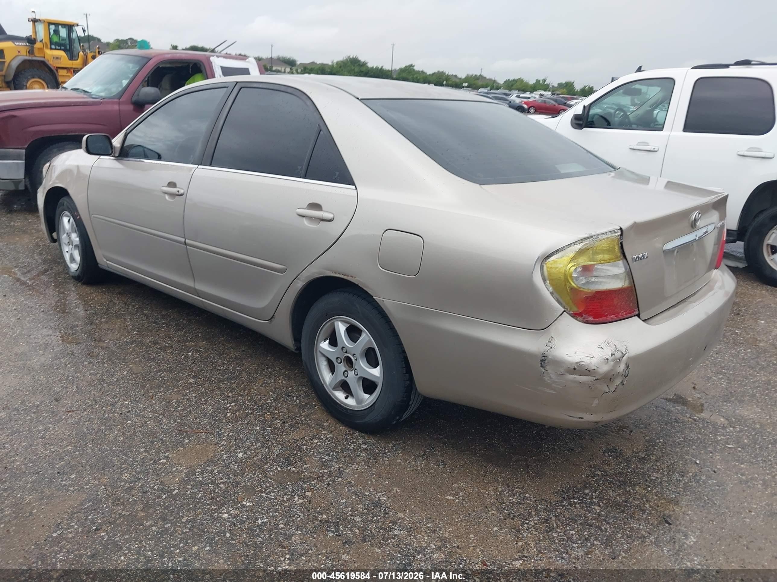 2004 Toyota Camry Le Gold vin: 4T1BE32K74U283081