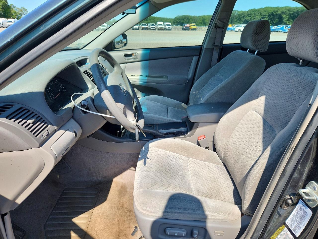 2004 Toyota Camry Le Green vin: 4T1BE32K74U302146