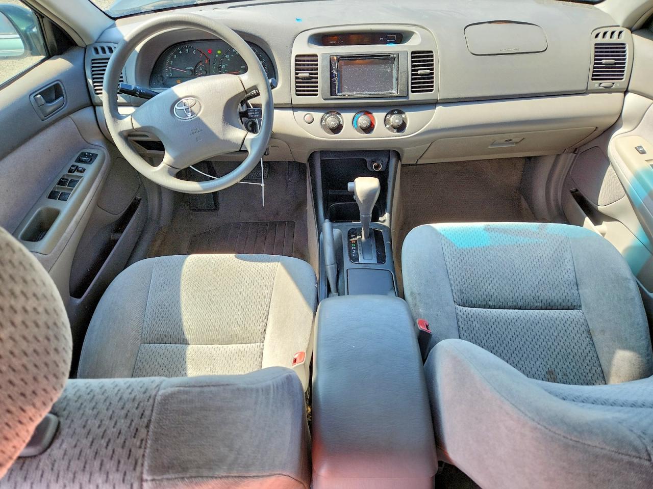 2004 Toyota Camry Le Green vin: 4T1BE32K74U302146
