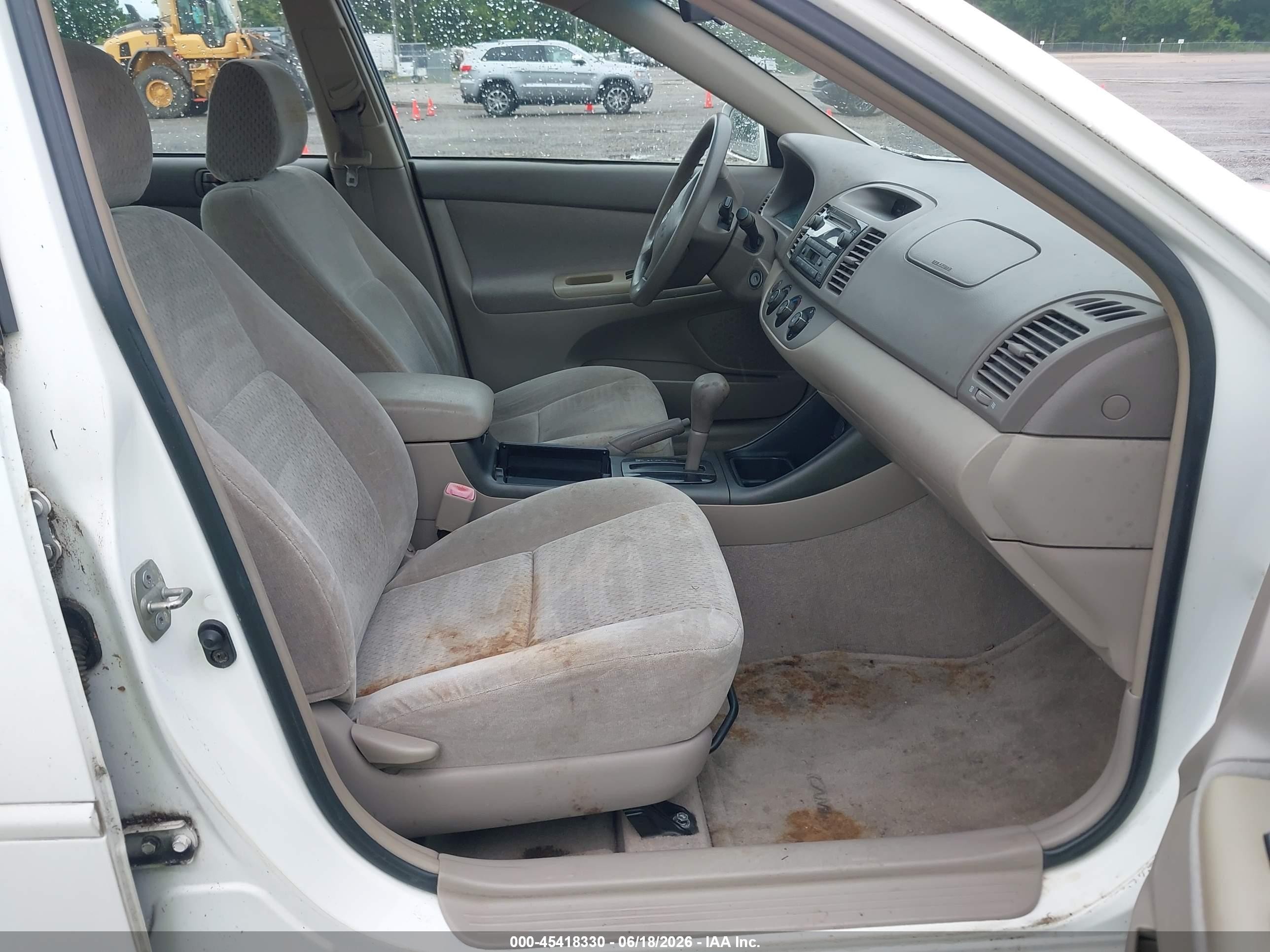 2004 Toyota Camry Le White vin: 4T1BE32K74U336748