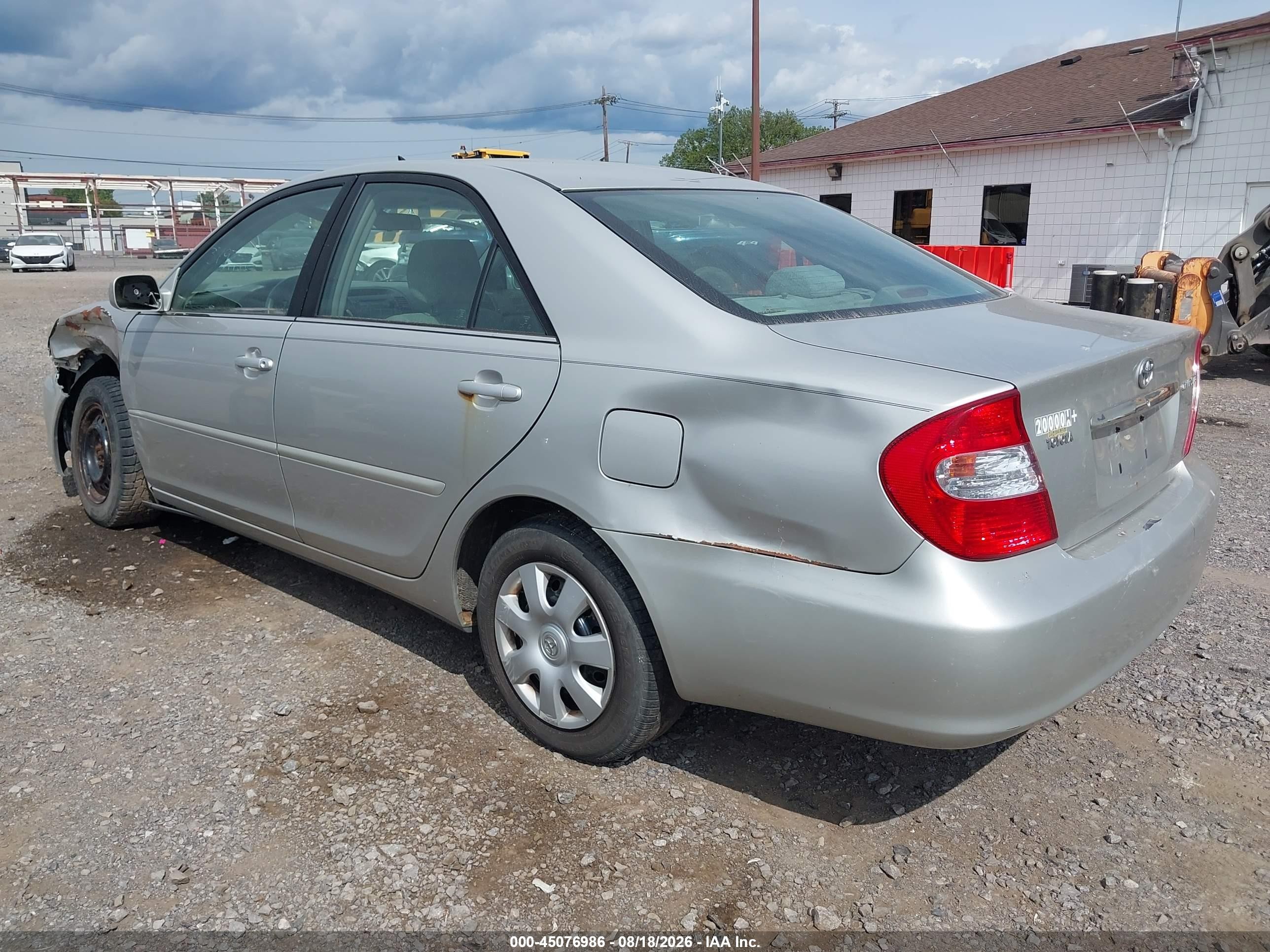 2004 Toyota Camry Le Silver vin: 4T1BE32K74U353890