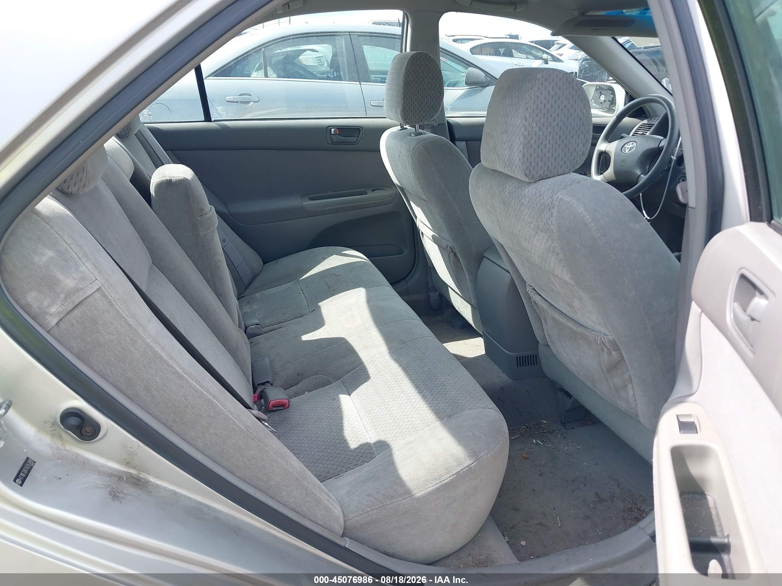 2004 Toyota Camry Le Silver vin: 4T1BE32K74U353890