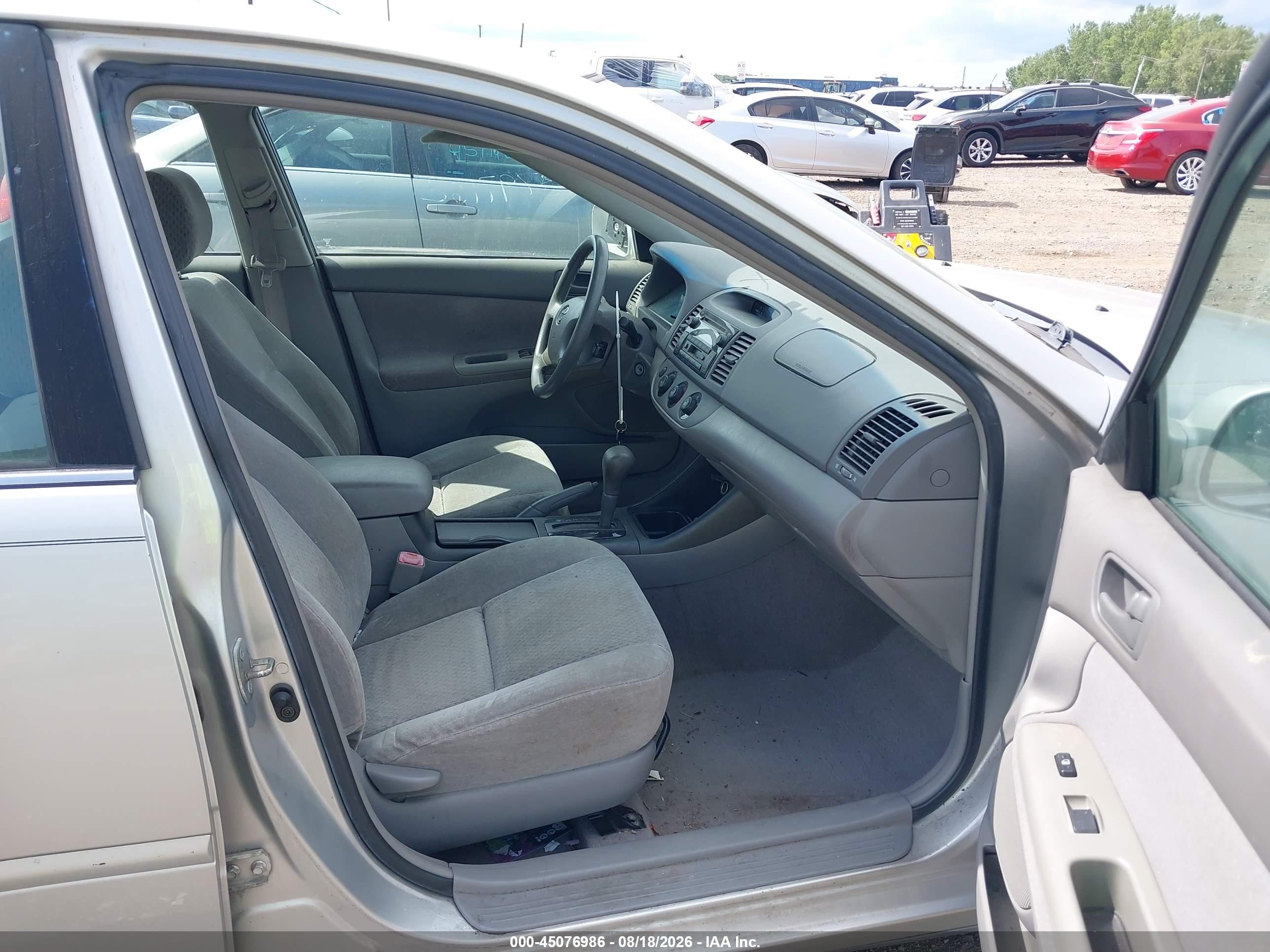 2004 Toyota Camry Le Silver vin: 4T1BE32K74U353890
