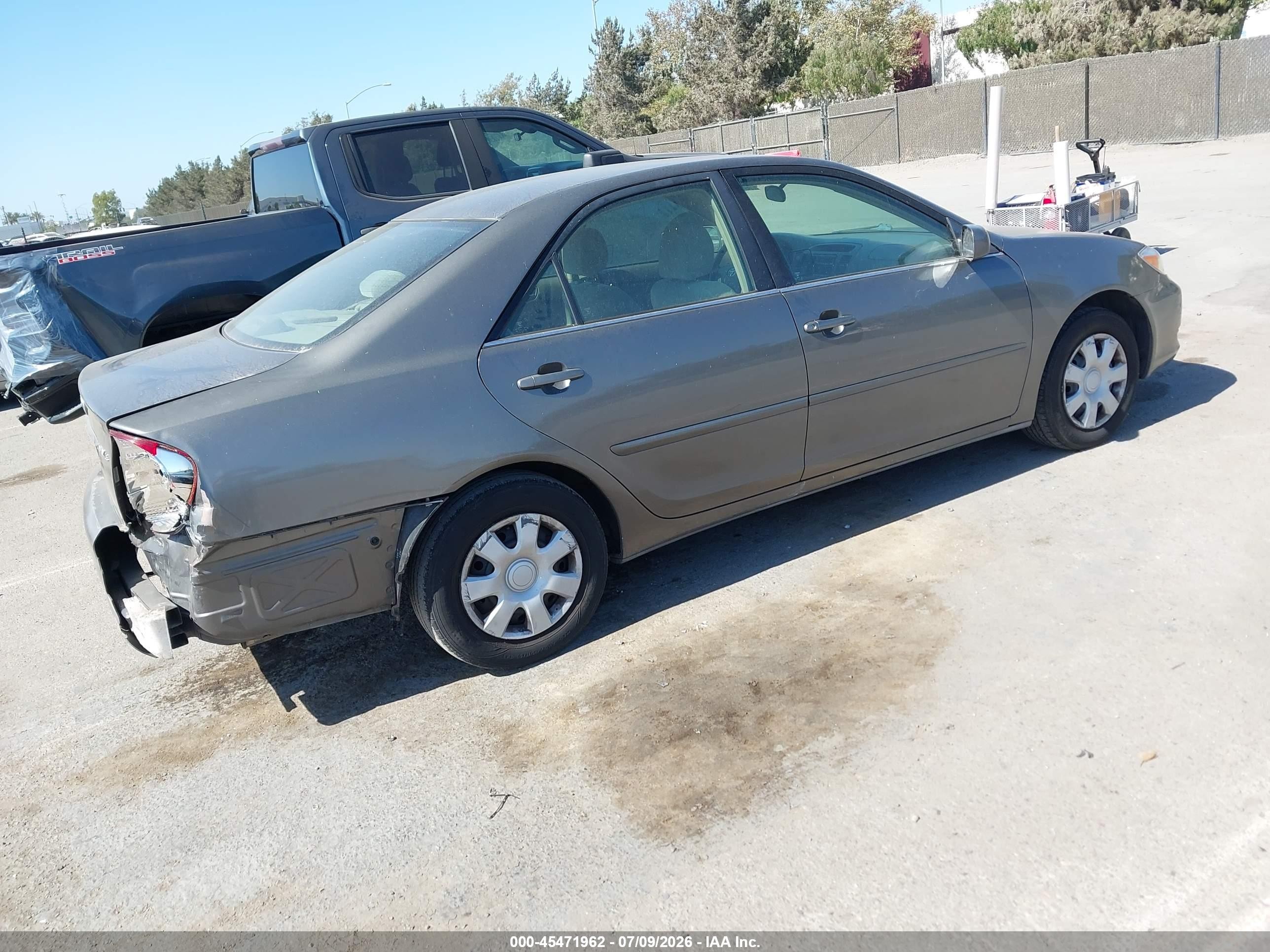 2004 Toyota Camry Le Gray vin: 4T1BE32K74U797514