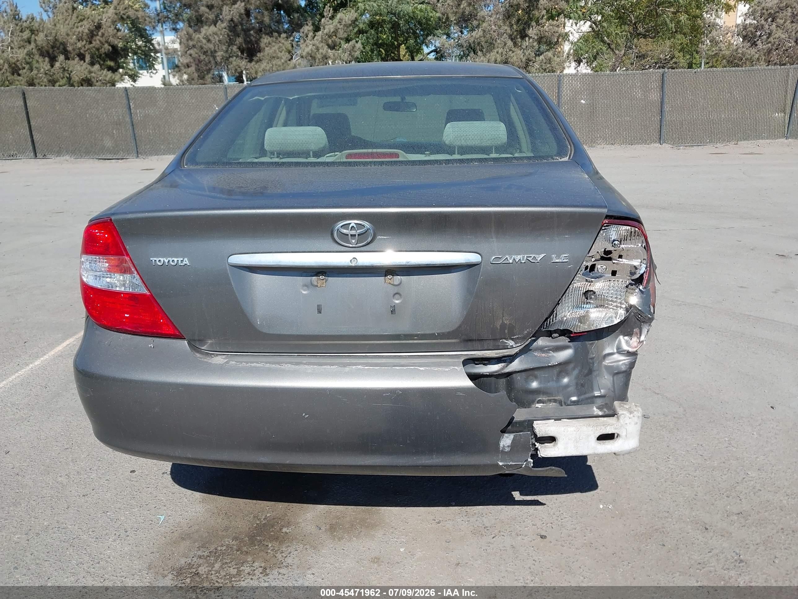 2004 Toyota Camry Le Gray vin: 4T1BE32K74U797514