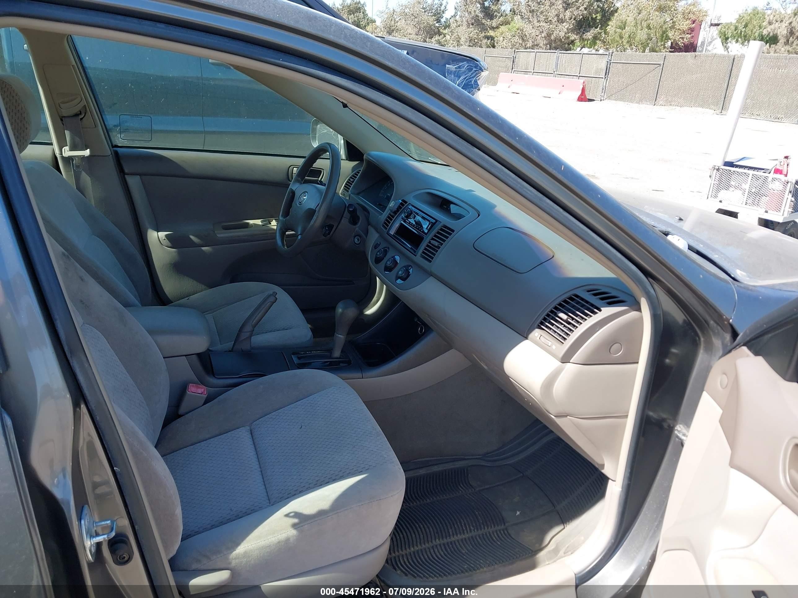 2004 Toyota Camry Le Gray vin: 4T1BE32K74U797514