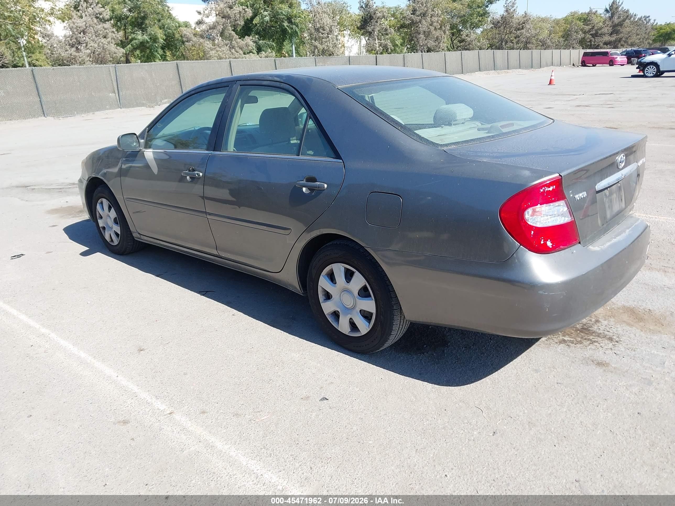 2004 Toyota Camry Le Gray vin: 4T1BE32K74U797514