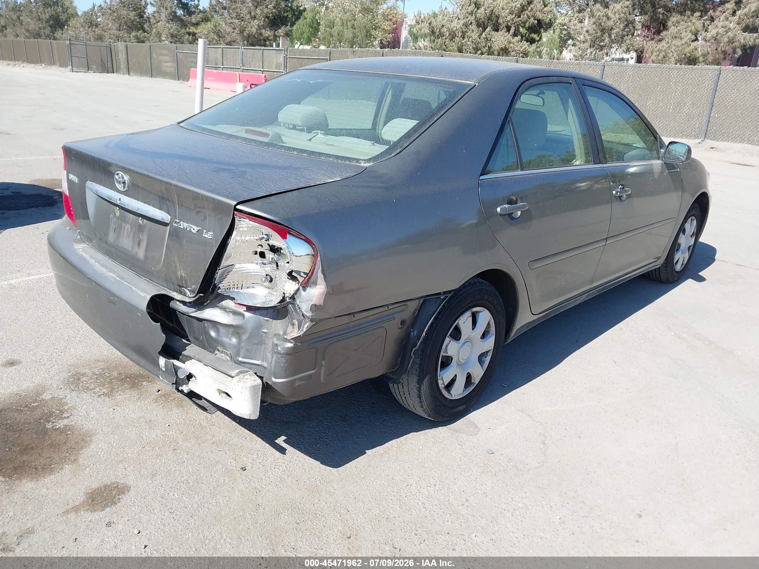 2004 Toyota Camry Le Gray vin: 4T1BE32K74U797514