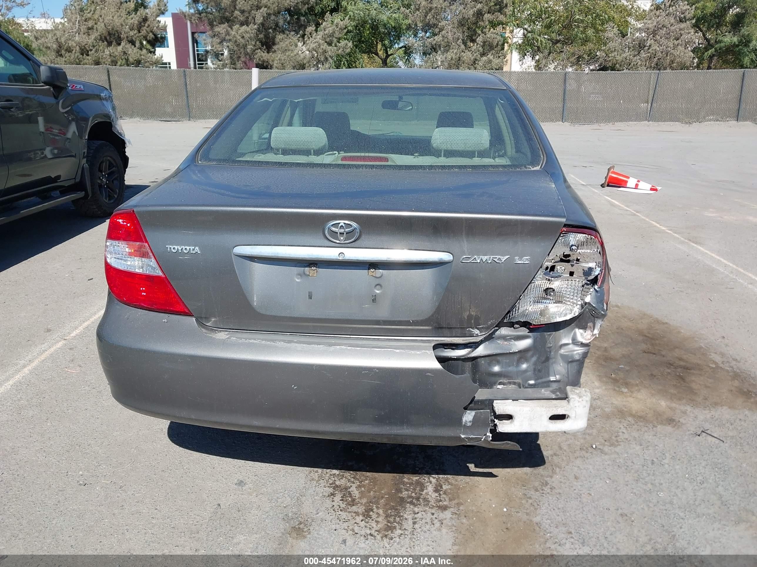 2004 Toyota Camry Le Gray vin: 4T1BE32K74U797514