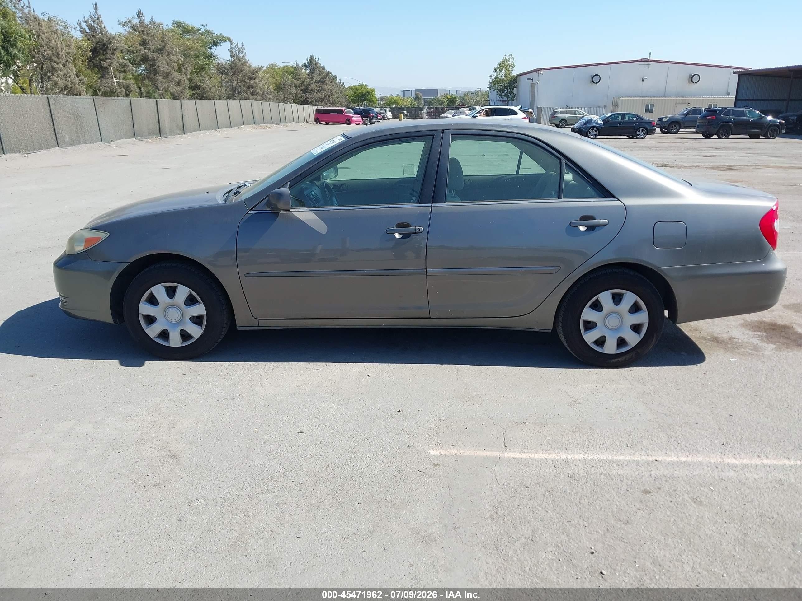 2004 Toyota Camry Le Gray vin: 4T1BE32K74U797514