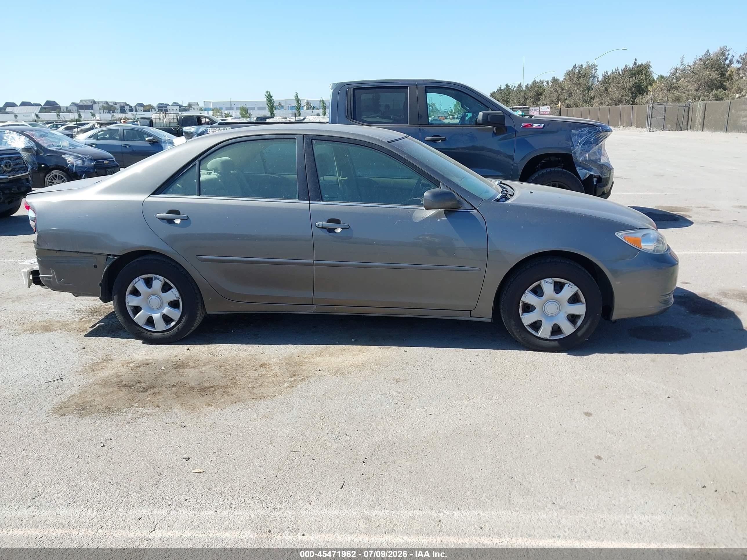2004 Toyota Camry Le Gray vin: 4T1BE32K74U797514