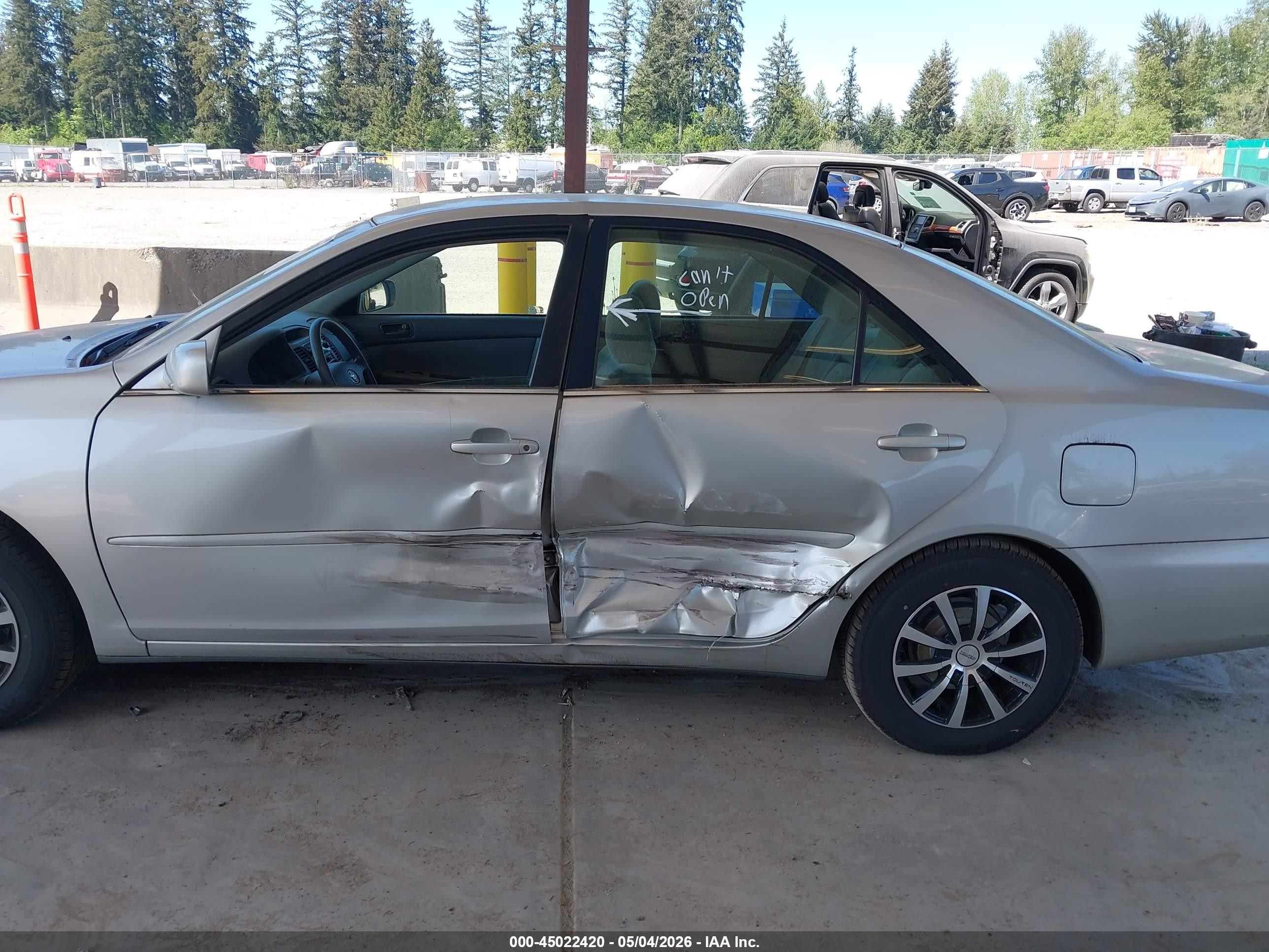 2004 Toyota Camry Le Серебряный vin: 4T1BE32K74U819107