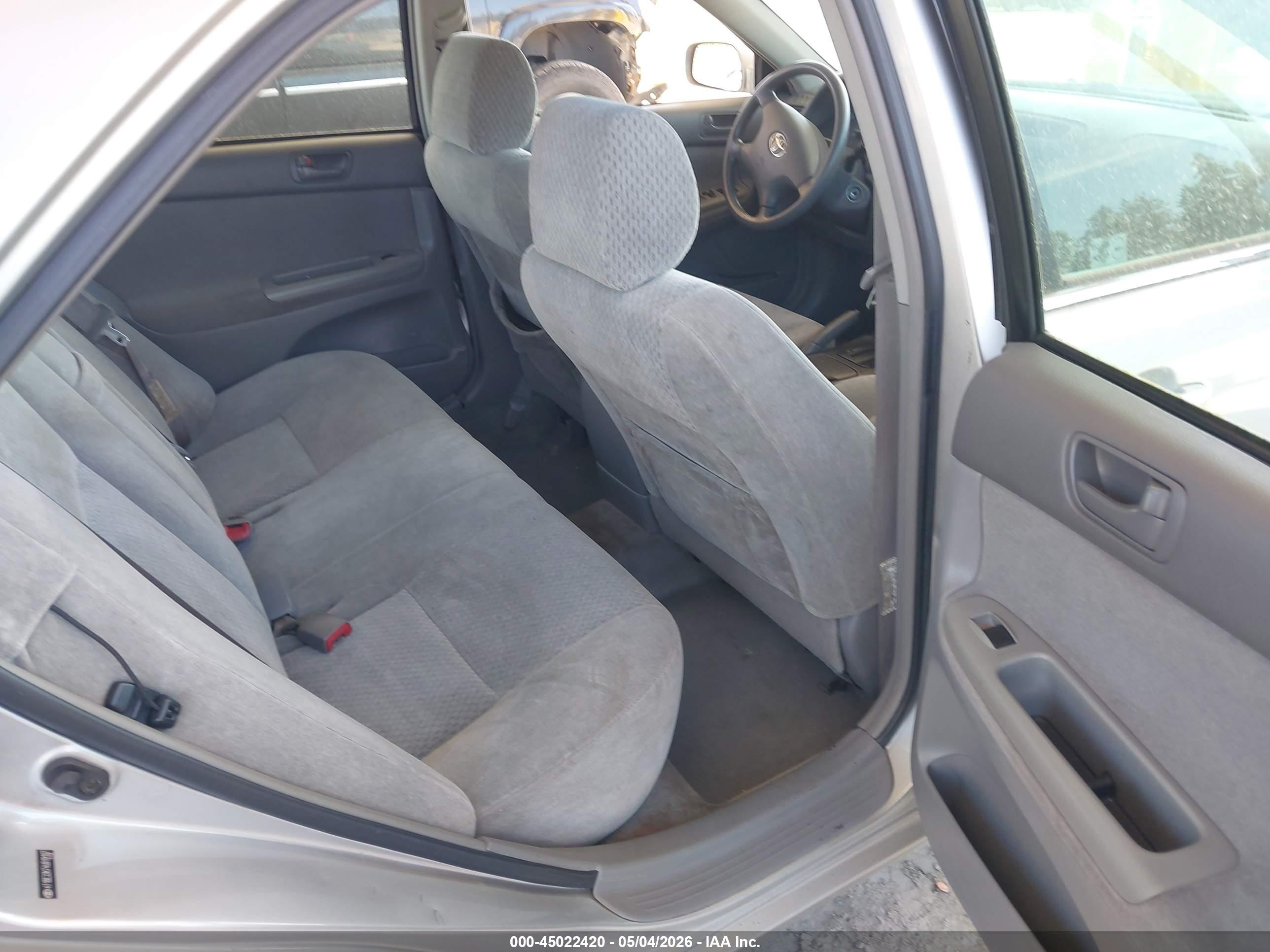 2004 Toyota Camry Le Серебряный vin: 4T1BE32K74U819107