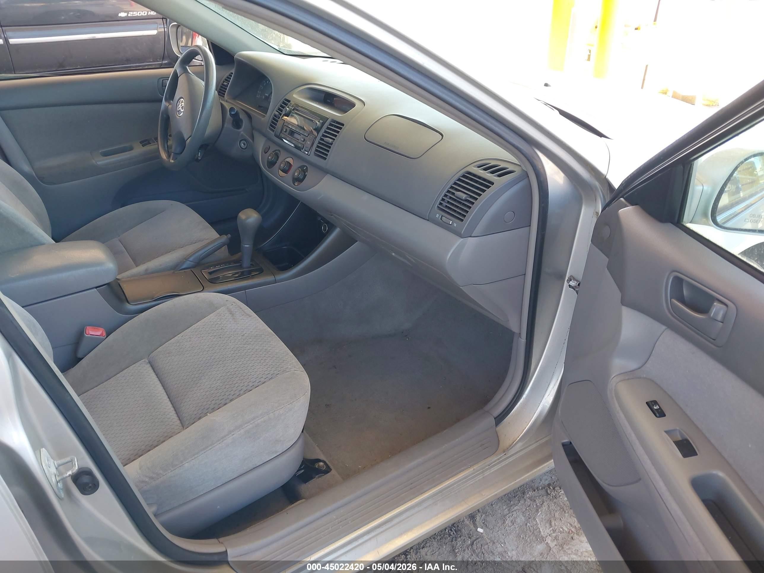 2004 Toyota Camry Le Серебряный vin: 4T1BE32K74U819107