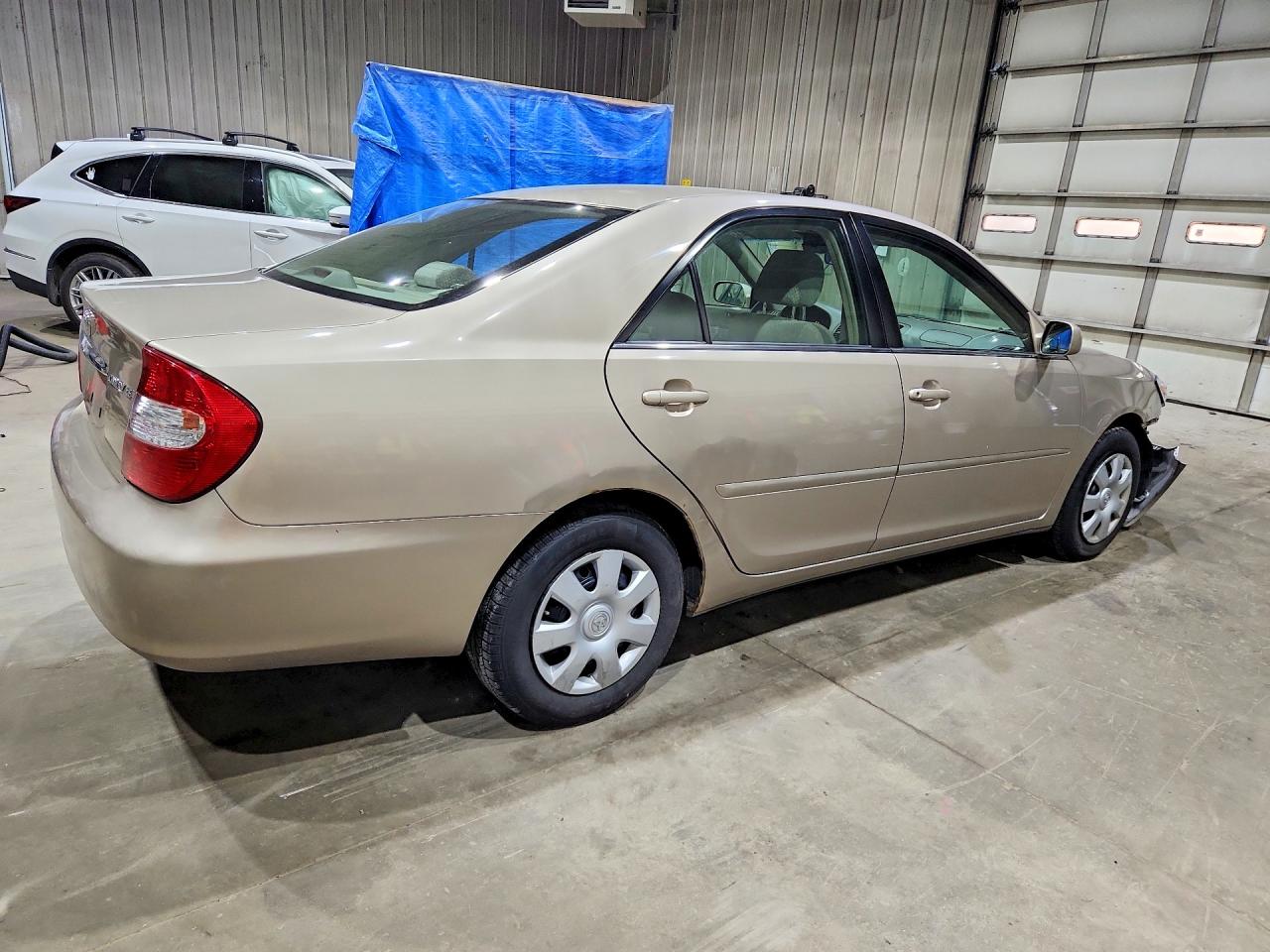 2004 Toyota Camry Le Cream vin: 4T1BE32K74U826803