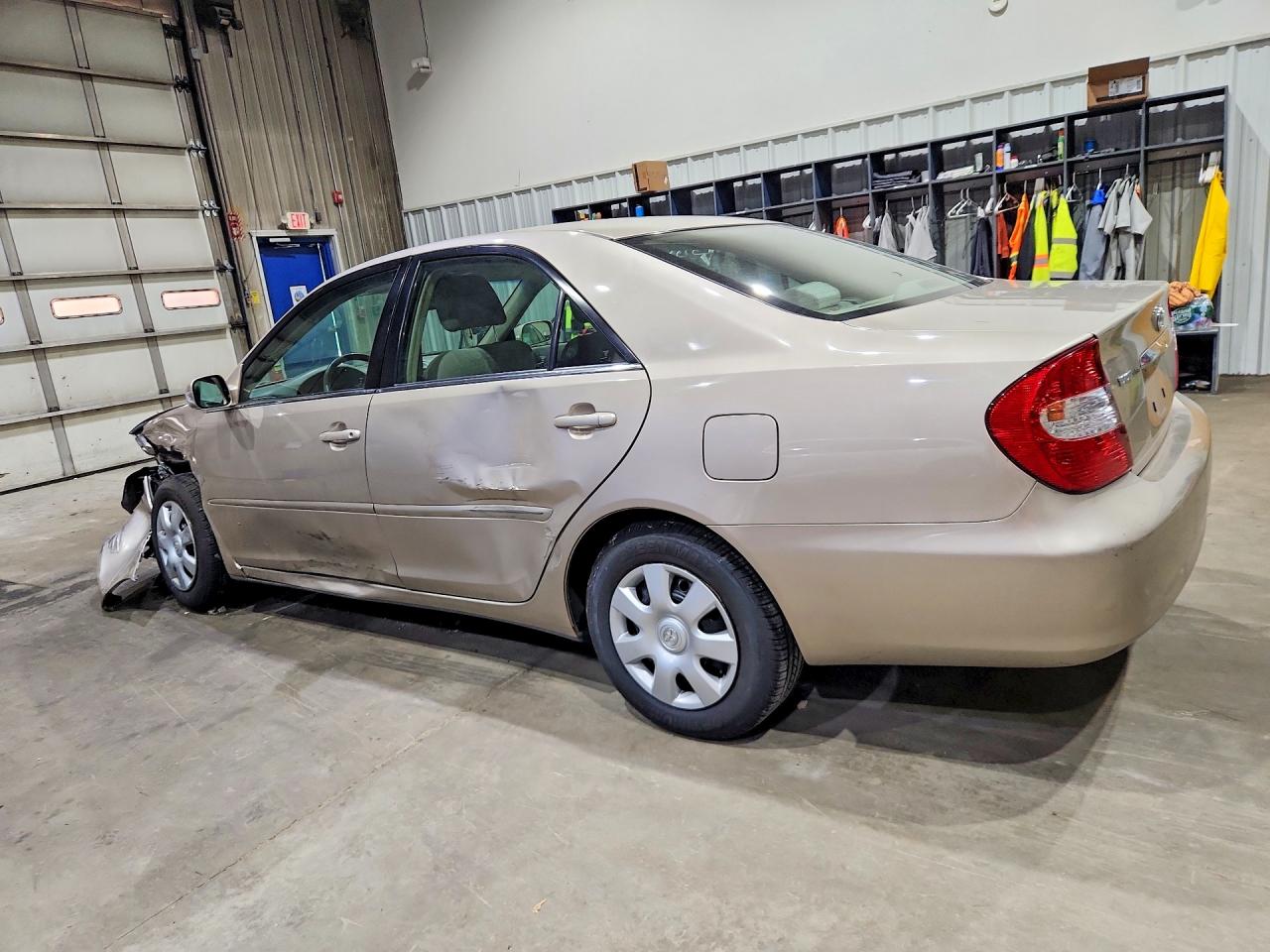 2004 Toyota Camry Le Cream vin: 4T1BE32K74U826803