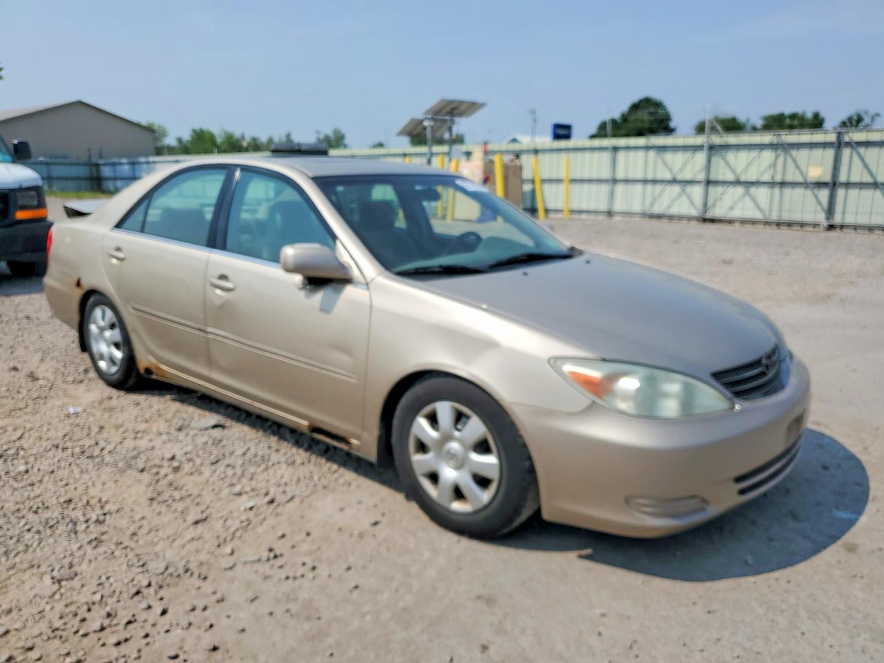 2004 Toyota Camry Le Gold vin: 4T1BE32K74U833508
