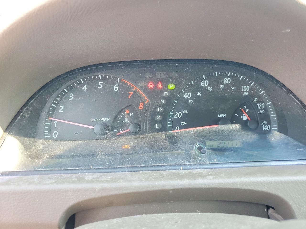 2004 Toyota Camry Le Gold vin: 4T1BE32K74U833508