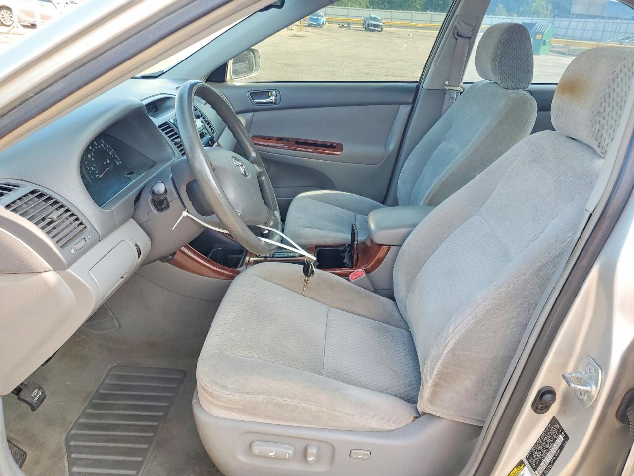 2004 Toyota Camry Xle Silver vin: 4T1BE32K74U856657