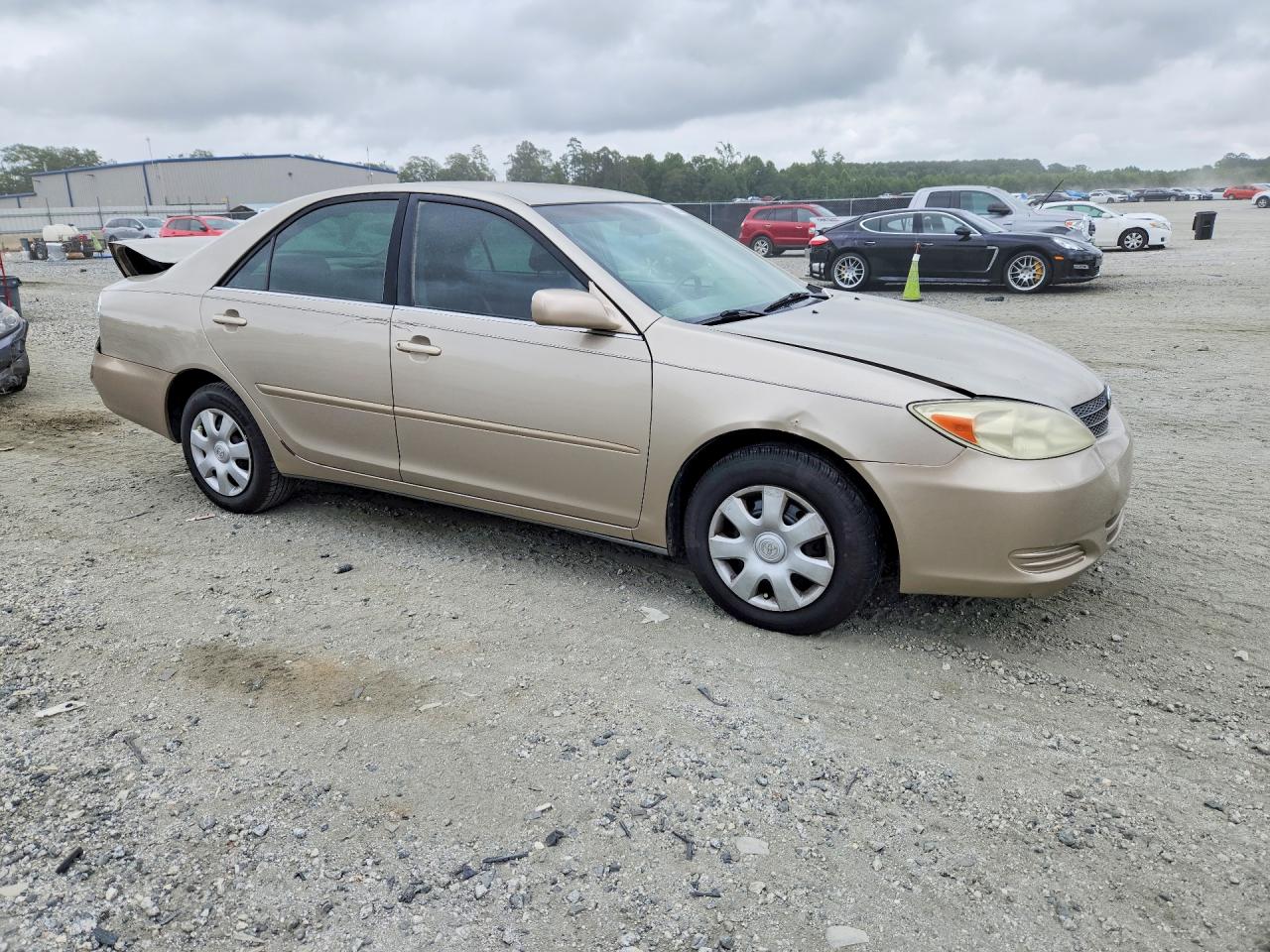 2004 Toyota Camry Le Tan vin: 4T1BE32K74U907574