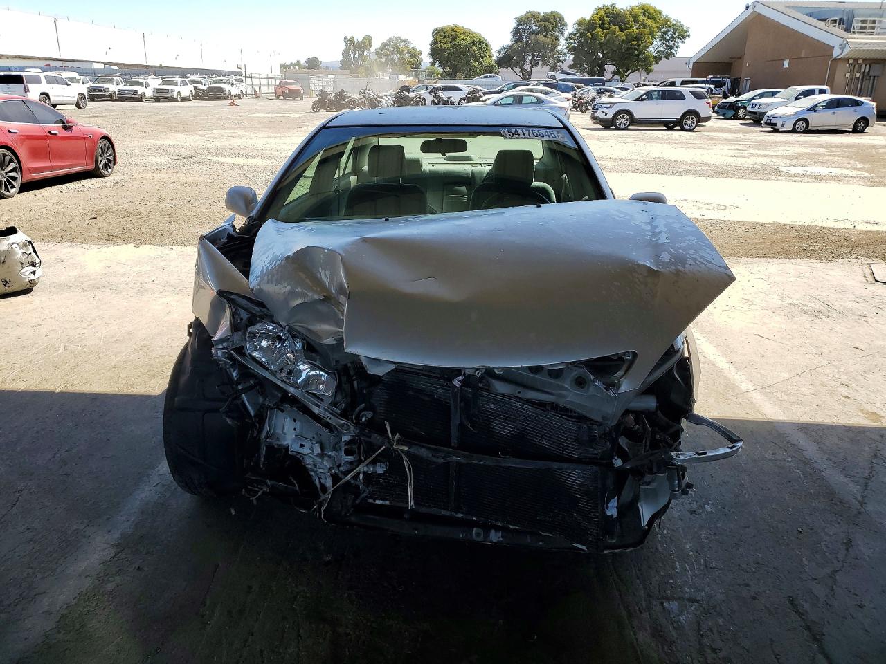 2004 Toyota Camry Le Silver vin: 4T1BE32K74U909308