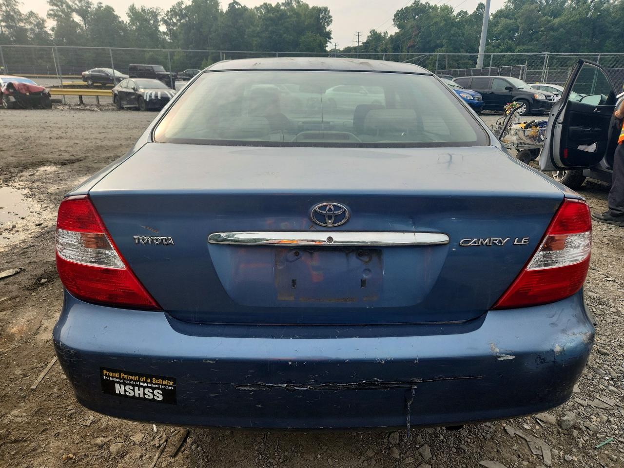2004 Toyota Camry Le Blue vin: 4T1BE32K74U917120