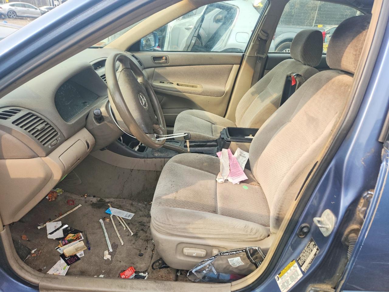 2004 Toyota Camry Le Blue vin: 4T1BE32K74U917120