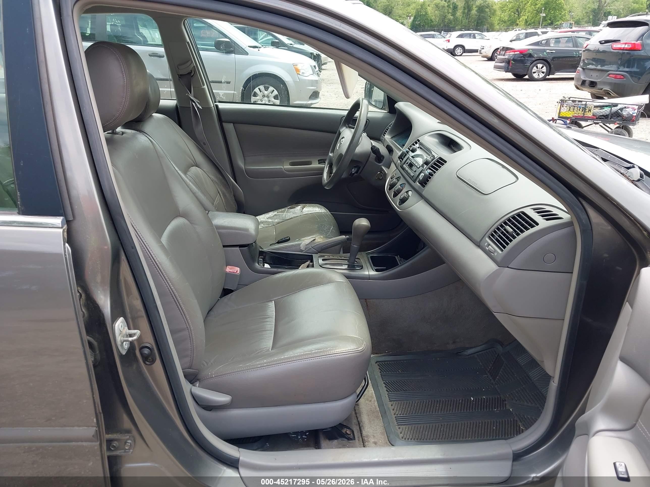 2004 Toyota Camry Le Серый vin: 4T1BE32K74U927534